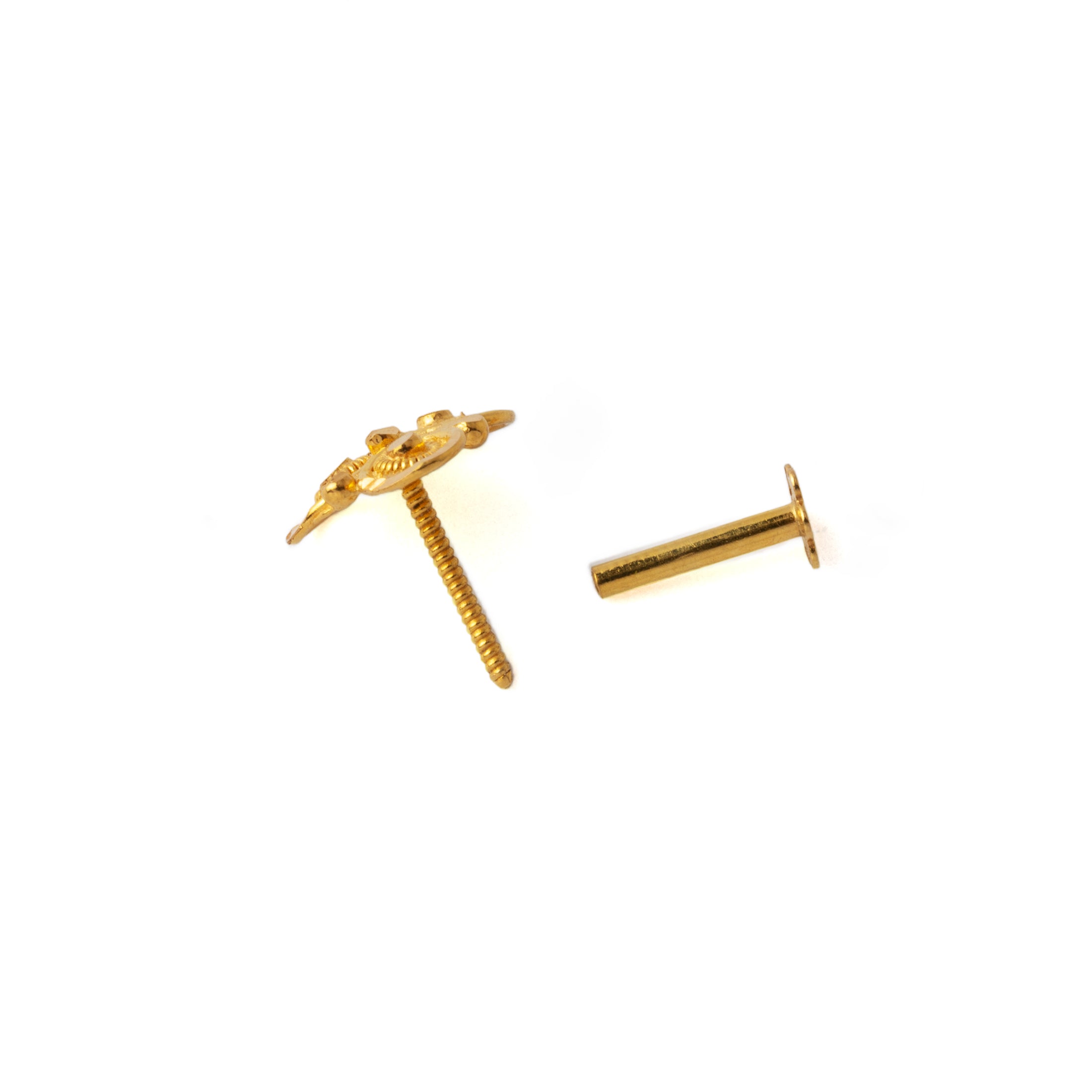 18K Gold Jaisalmer Flat Back Stud internally threaded closure view