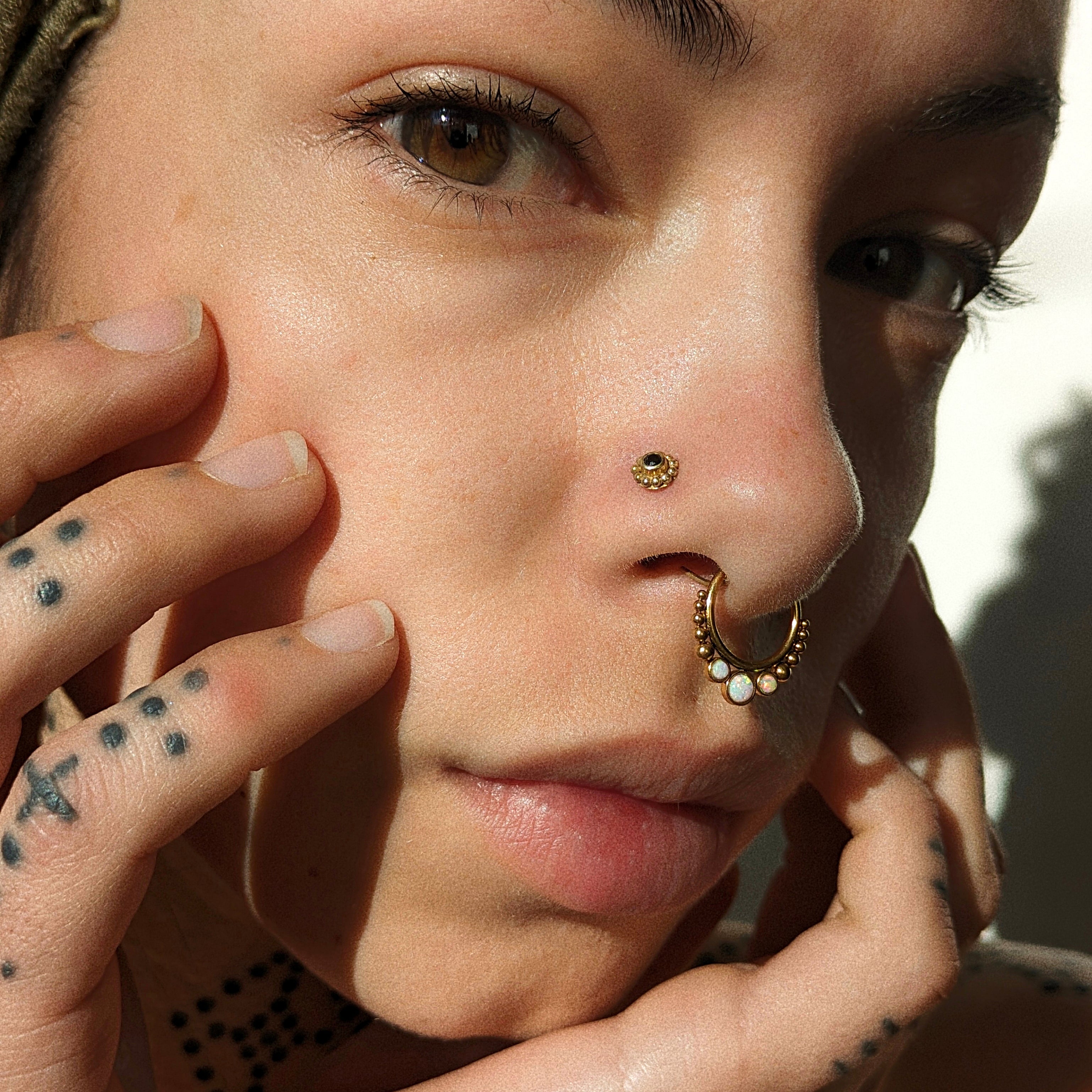 Flower with Black Spinel Gold Nose Stud