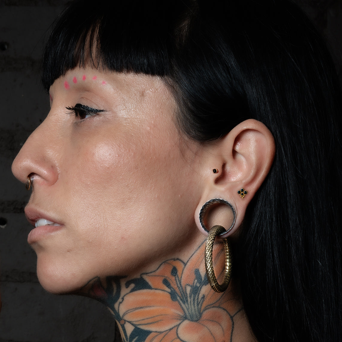 model wearing Brenna Golden Labret with Onyx on her upper lobe
