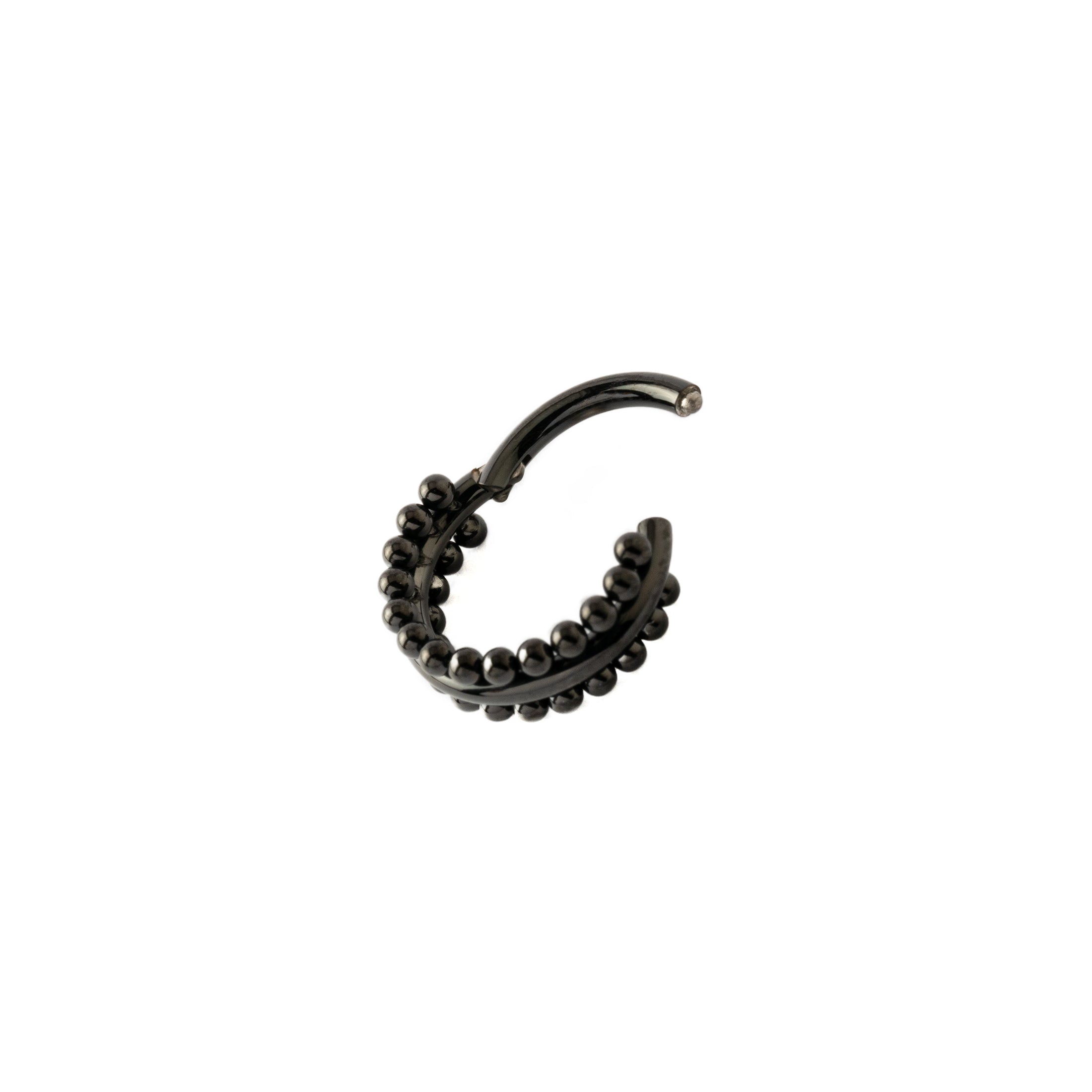 Didi Black Clicker Ring hinged segment closure view