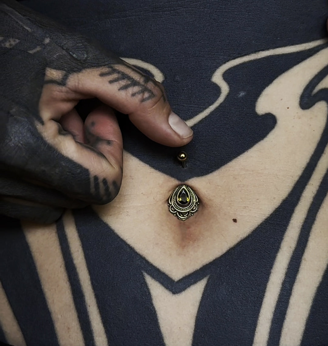 Ananya Peridot Belly Bar