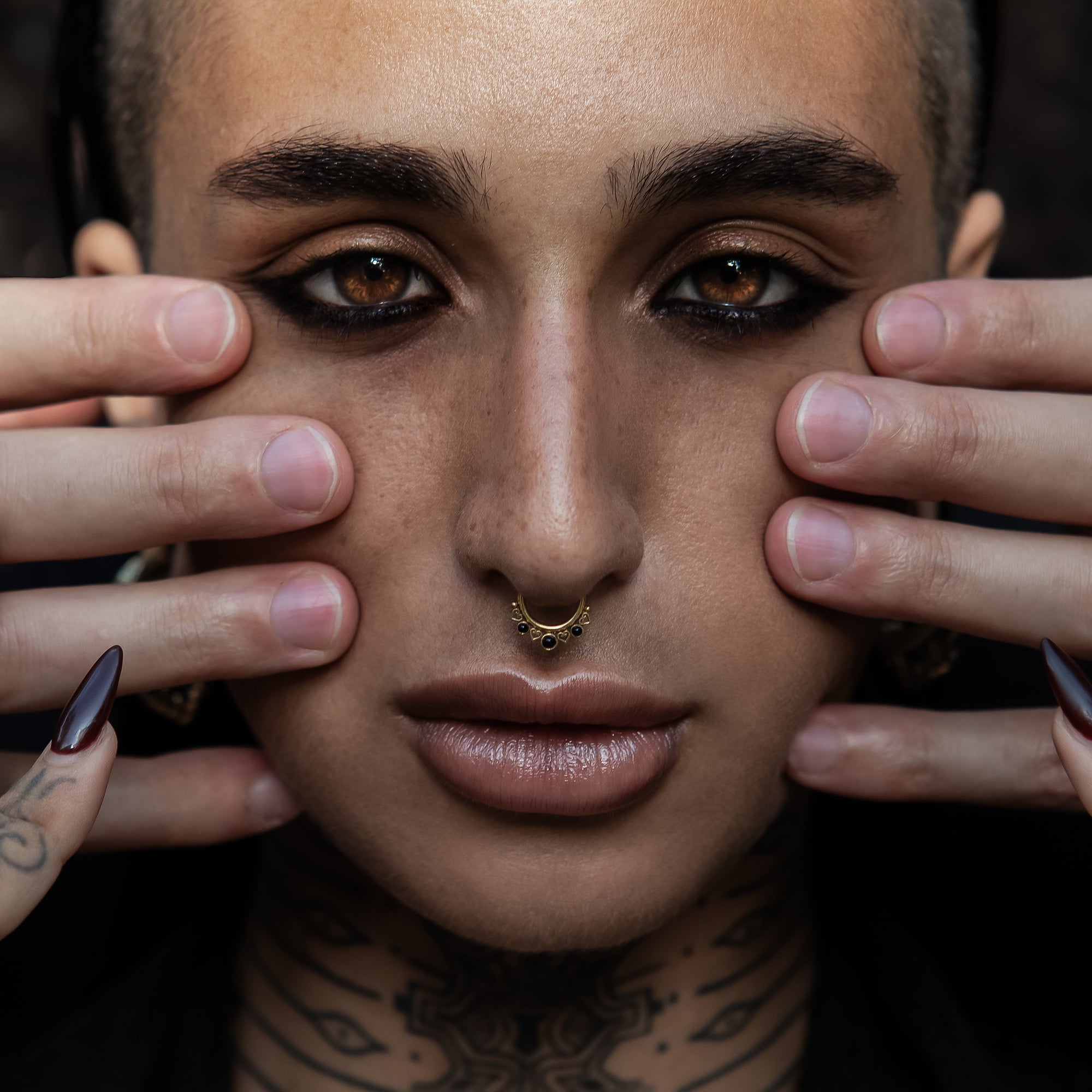 Golden Neptune Septum Clicker with Onyx