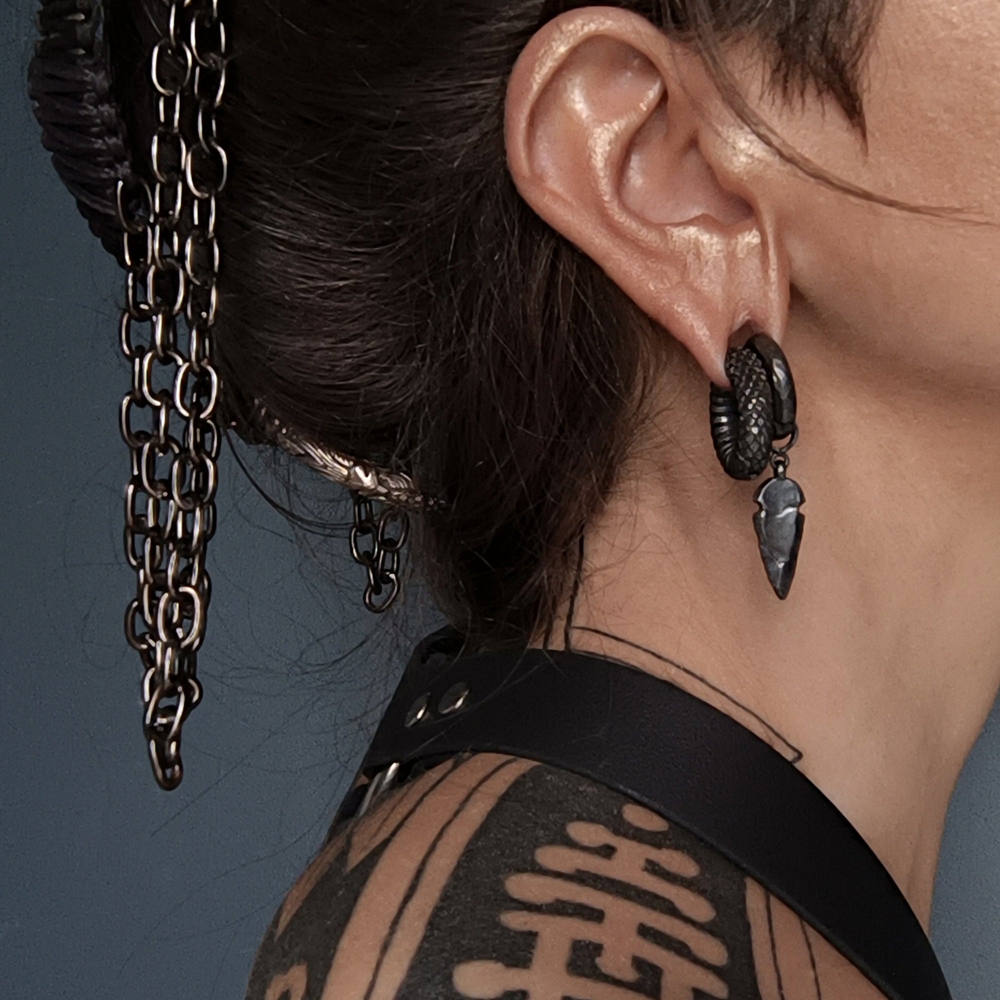 Rebirth Black Silver Clicker Ring