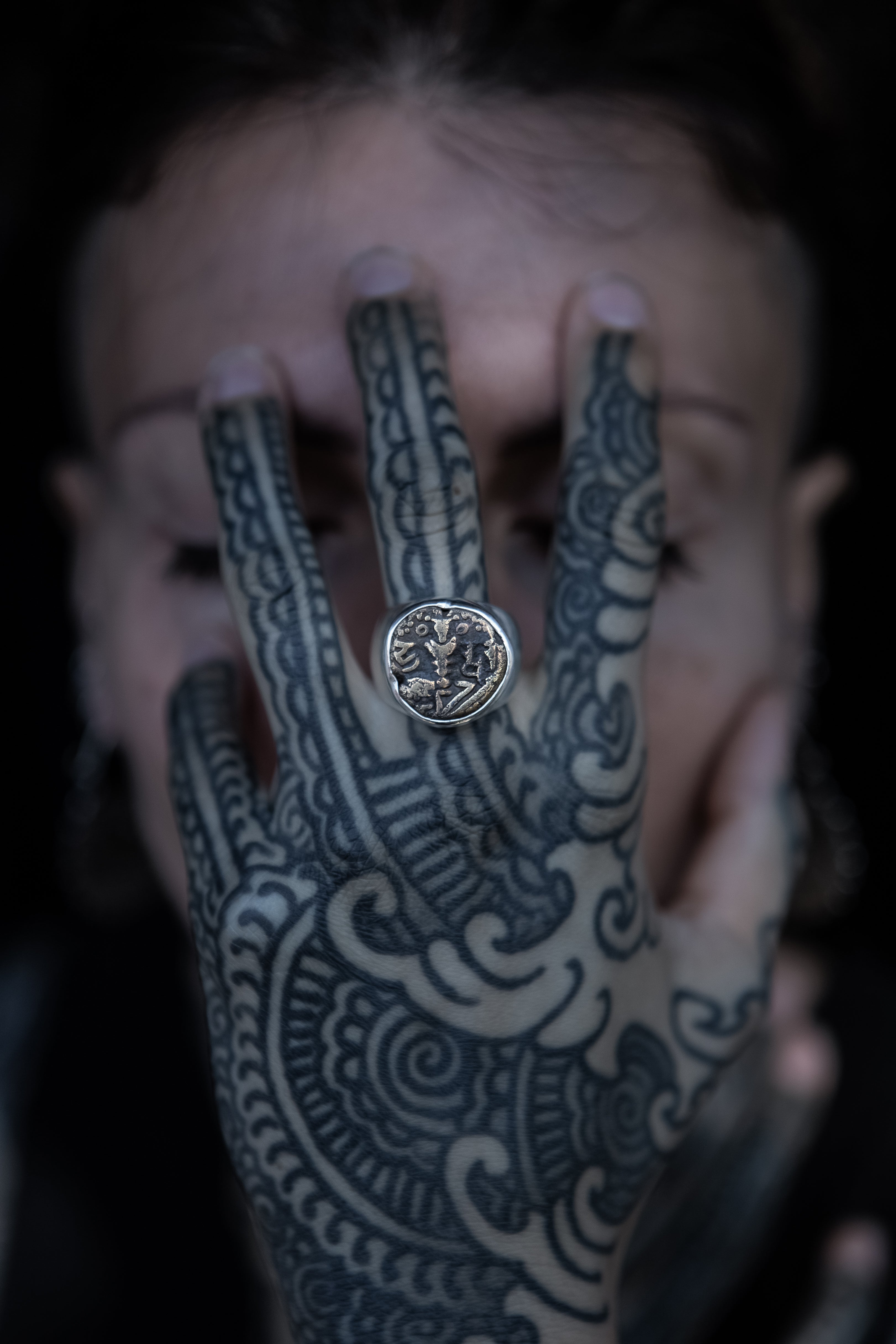 Pièce de monnaie Dida Rani sertie d'une bague en argent