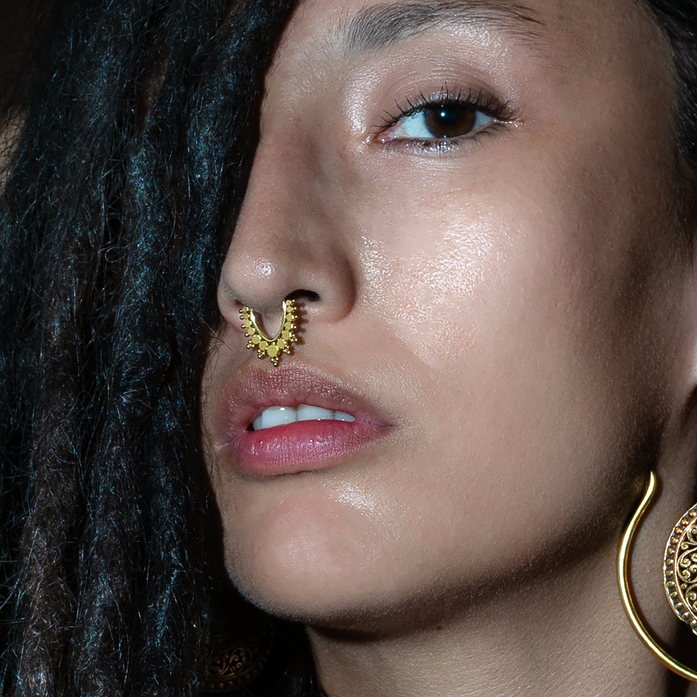 model wearing Prisha Golden Septum Clicker