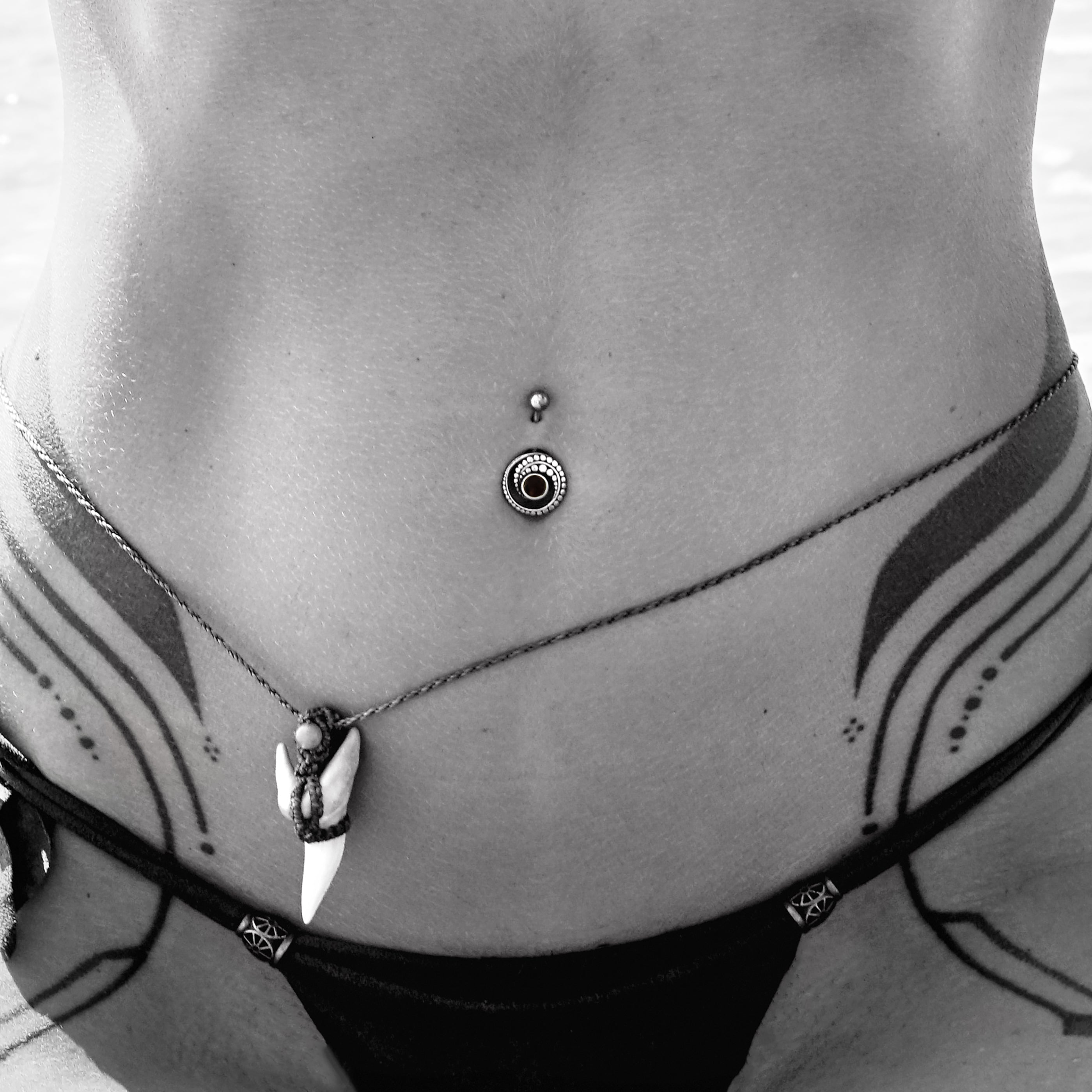 model wearing Spiral Crop Onyx Belly Bar