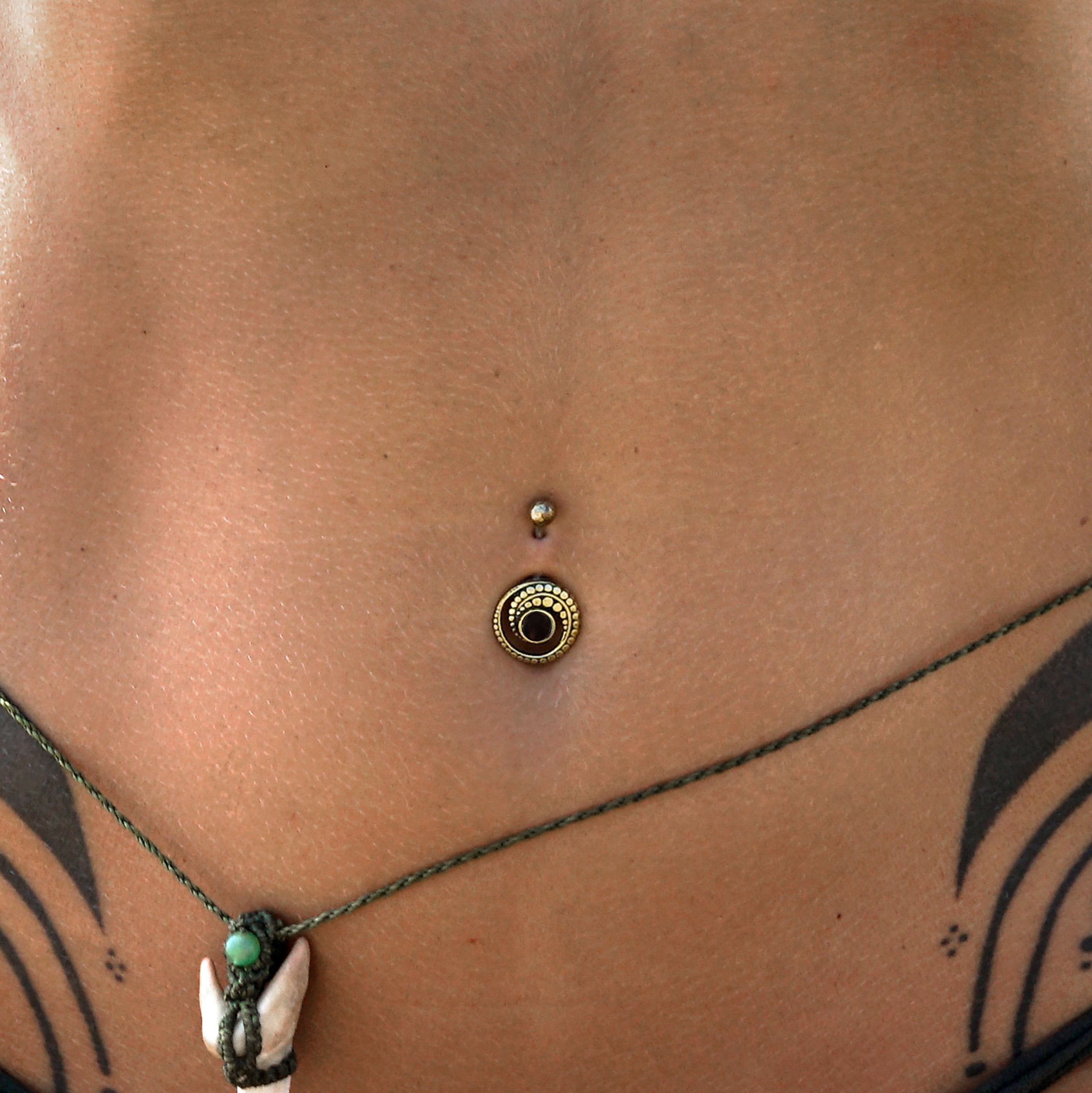 model wearing Spiral Onyx Belly Bar