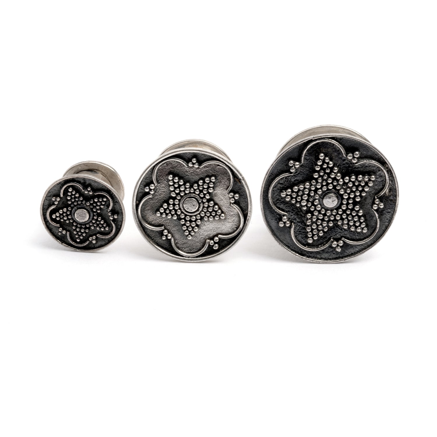 different sizes of Antique Silver Plug Tunnel with star ornament and a screw on closure frontal view