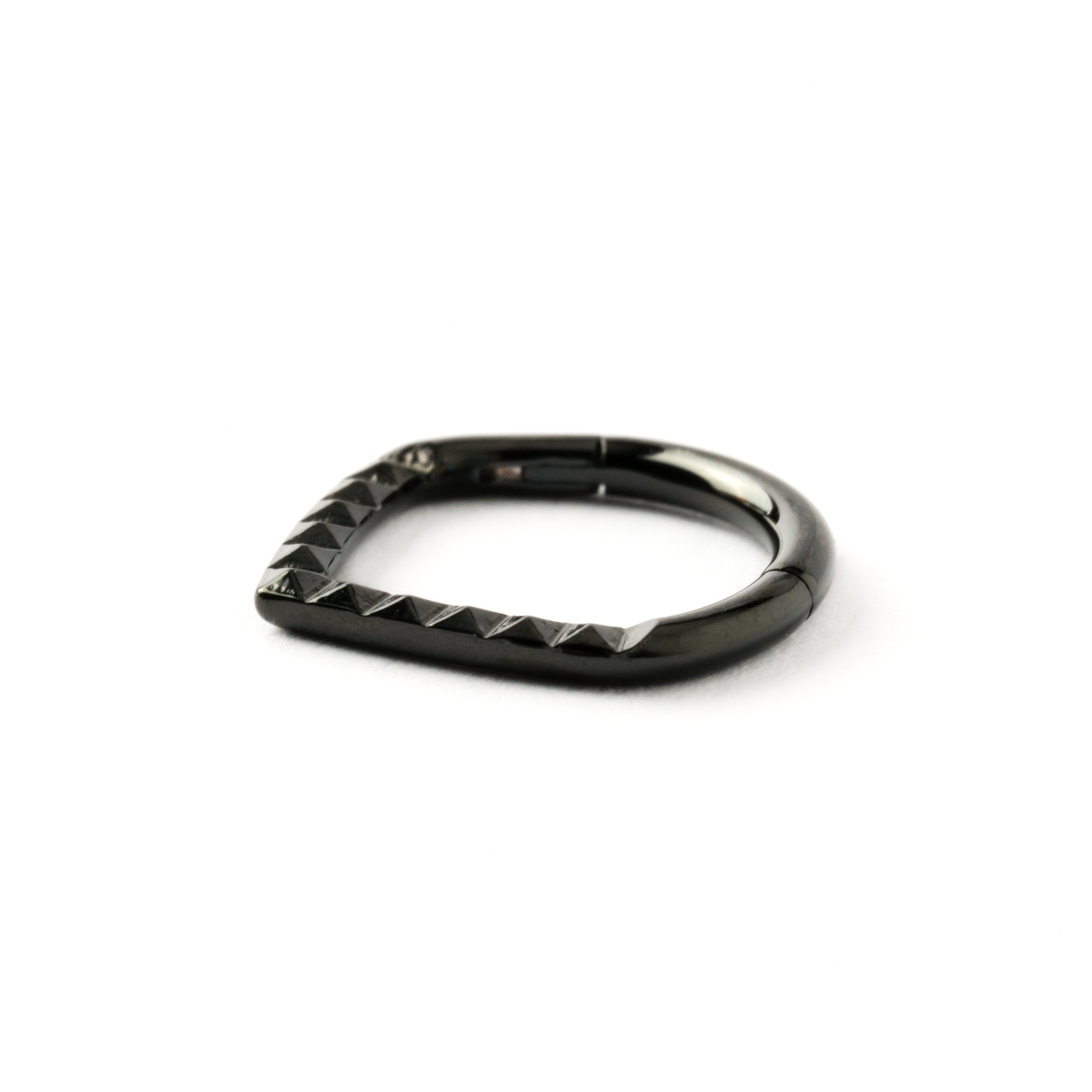 Giza black surgical steel teardrop shaped septum clicker side view
