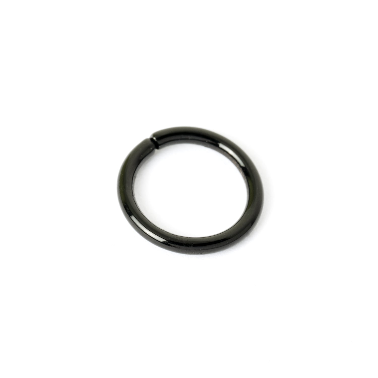 Black seamless piercing ring side view