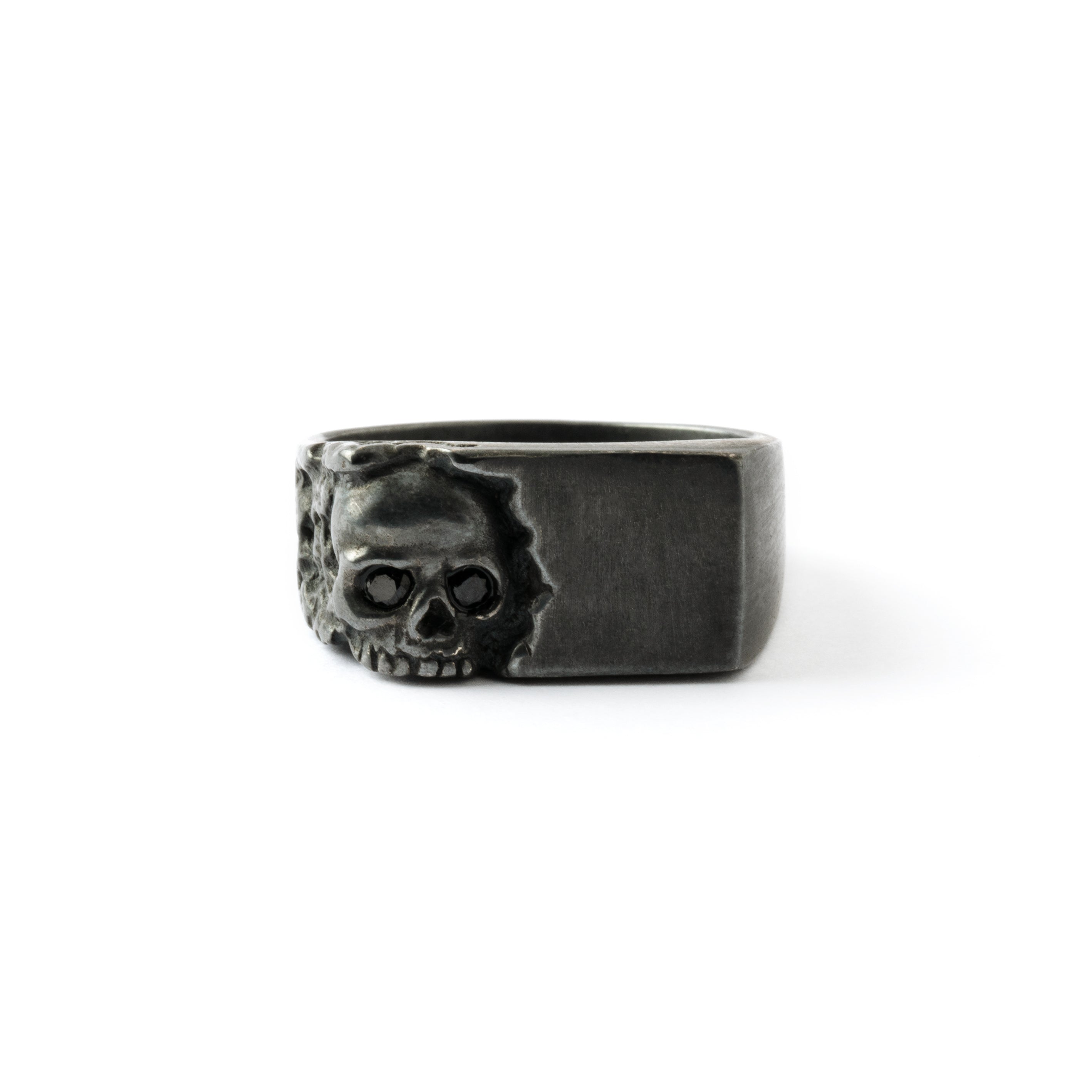 Break Free Skull Black Silver Ring frontal view