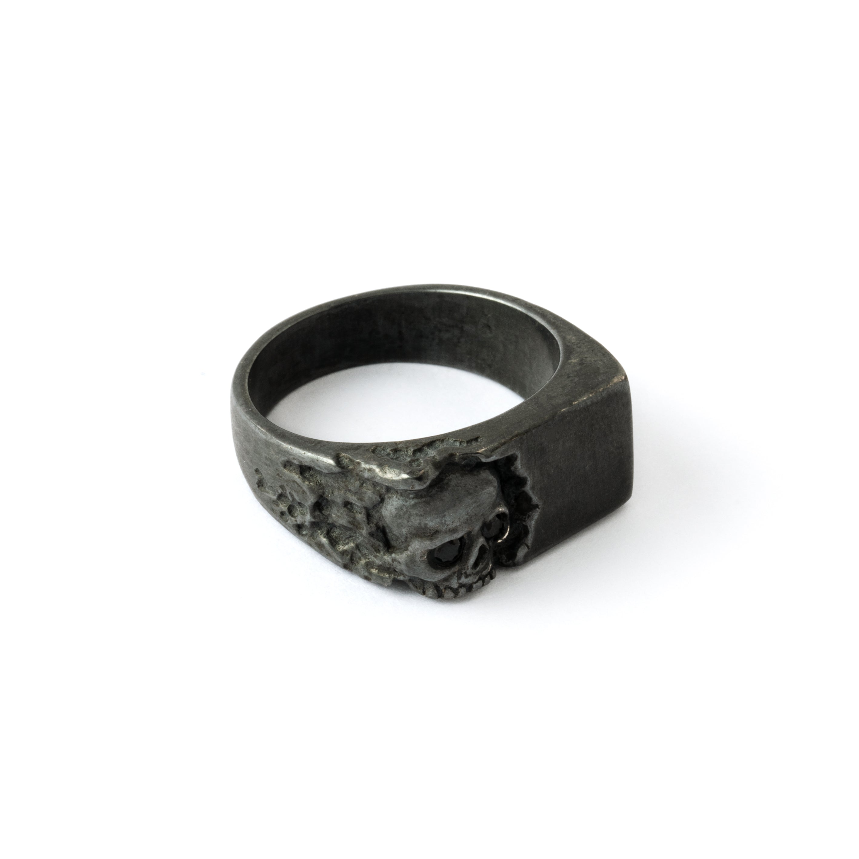 Break Free Skull Black Silver Ring above side view
