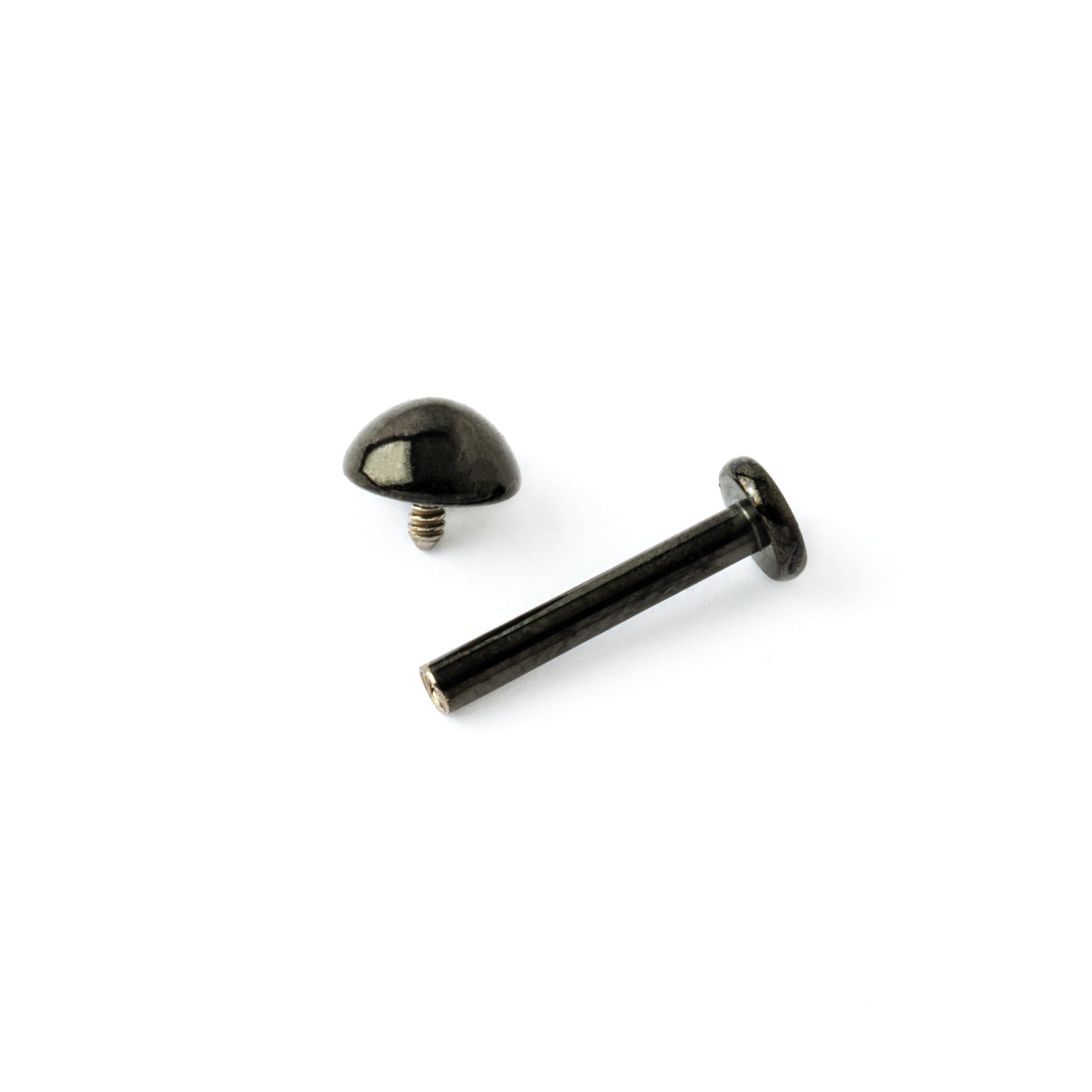 black dot labret internally threaded closure view