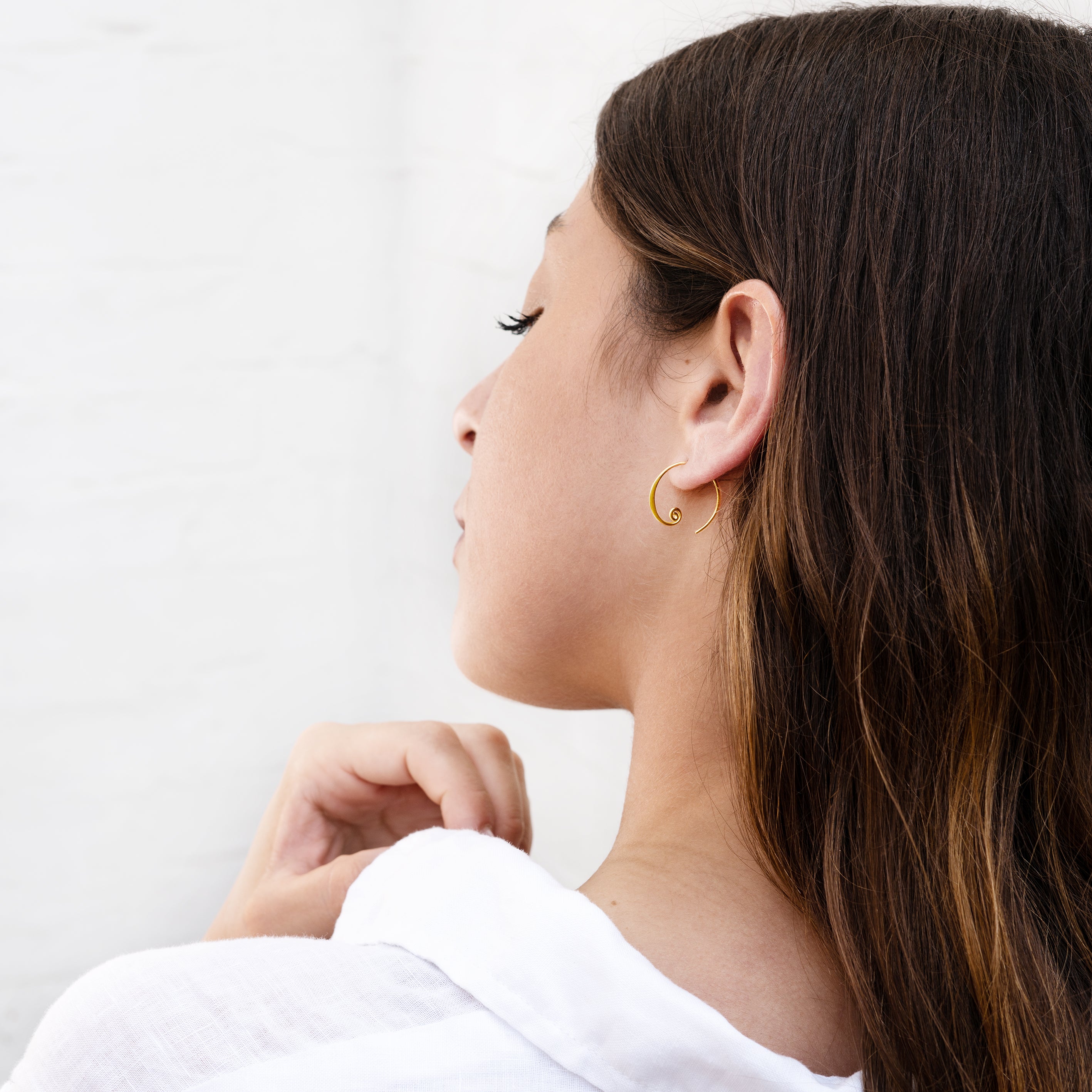 Curlicue-Gold-Plated-Hoops_carmen_1