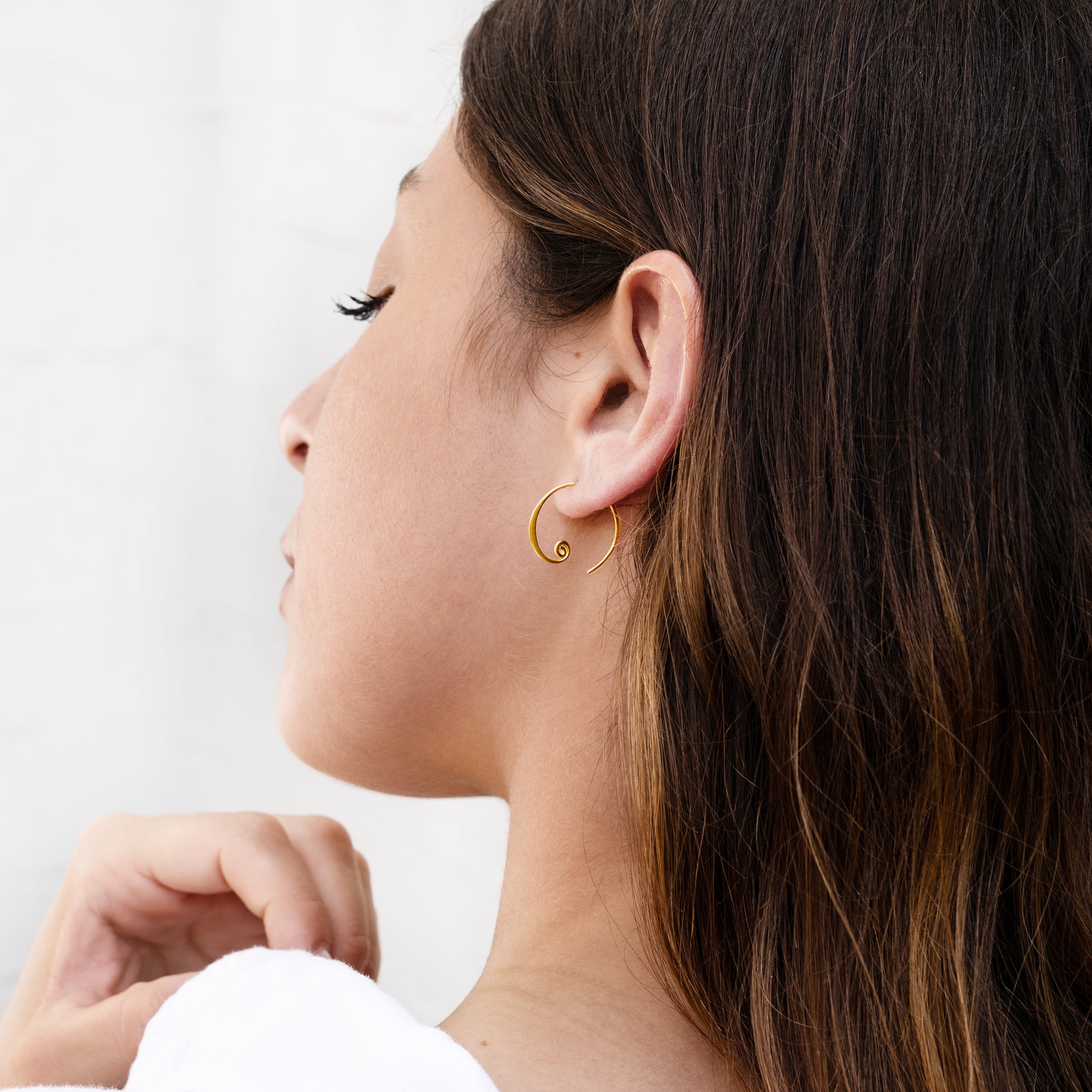 Curlicue-Gold-Plated-Hoops_carmen_2