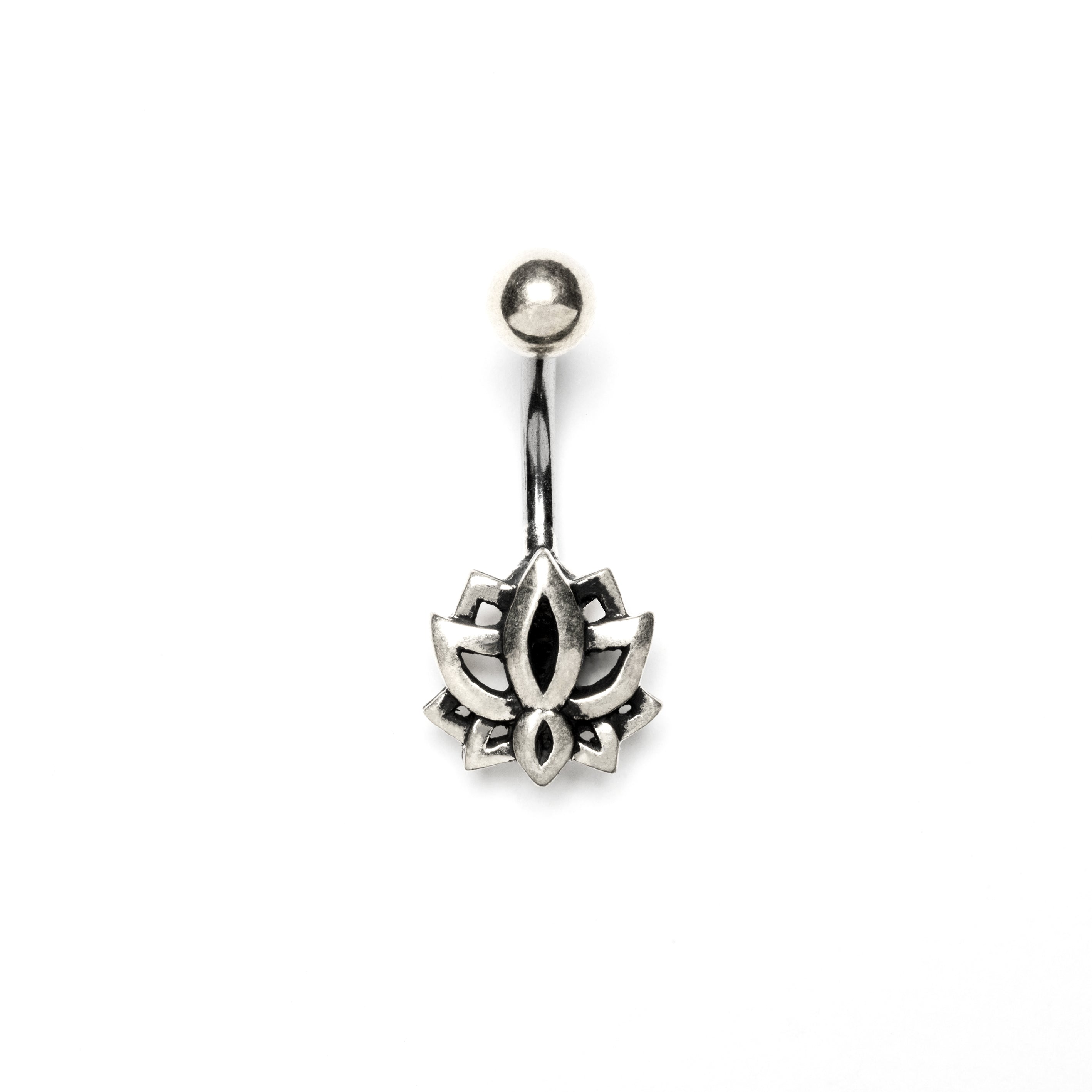 DelicateLotusBellyPiercing_whitebrass_1_940ca527-0671-4c75-9ed9-0a97f79a55cc