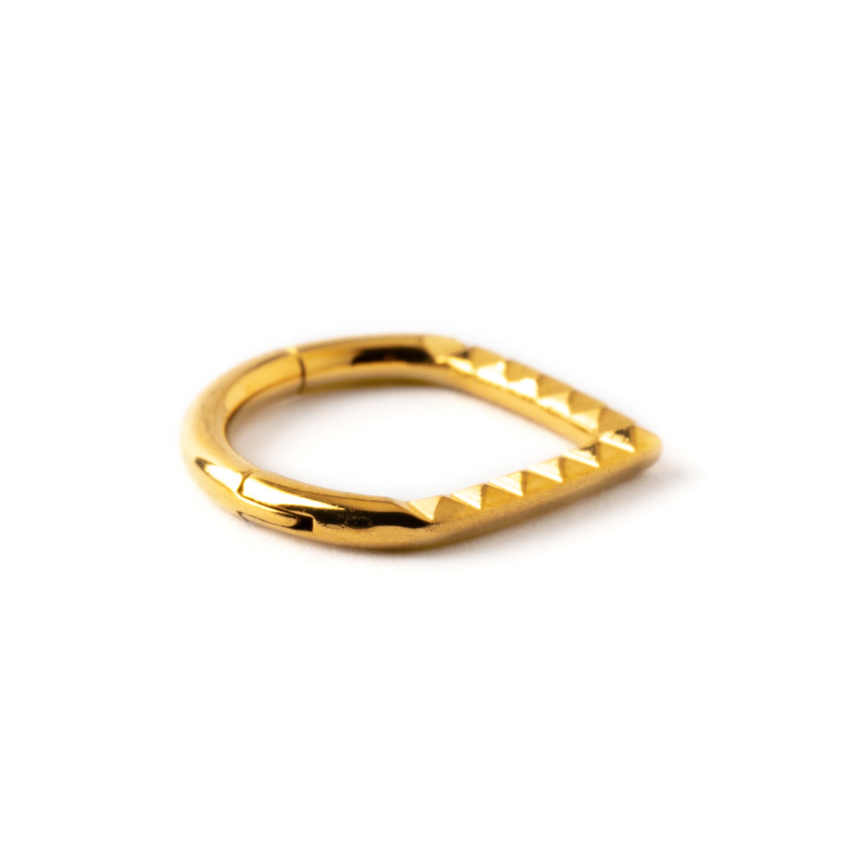 Giza gold surgical steel teardrop shaped septum clicker side view
