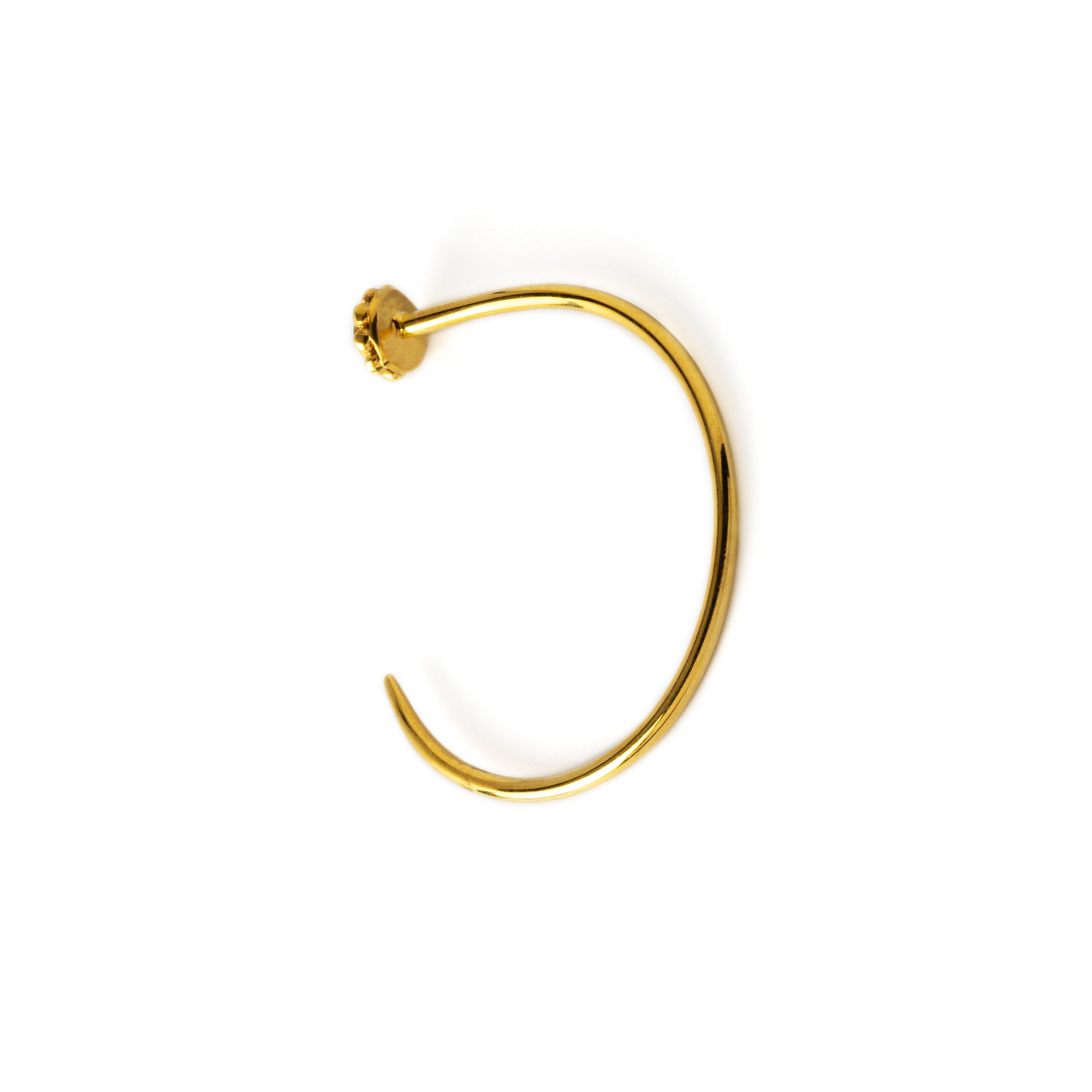 single 18k Gold flower & Garnet Tawhio earring back view