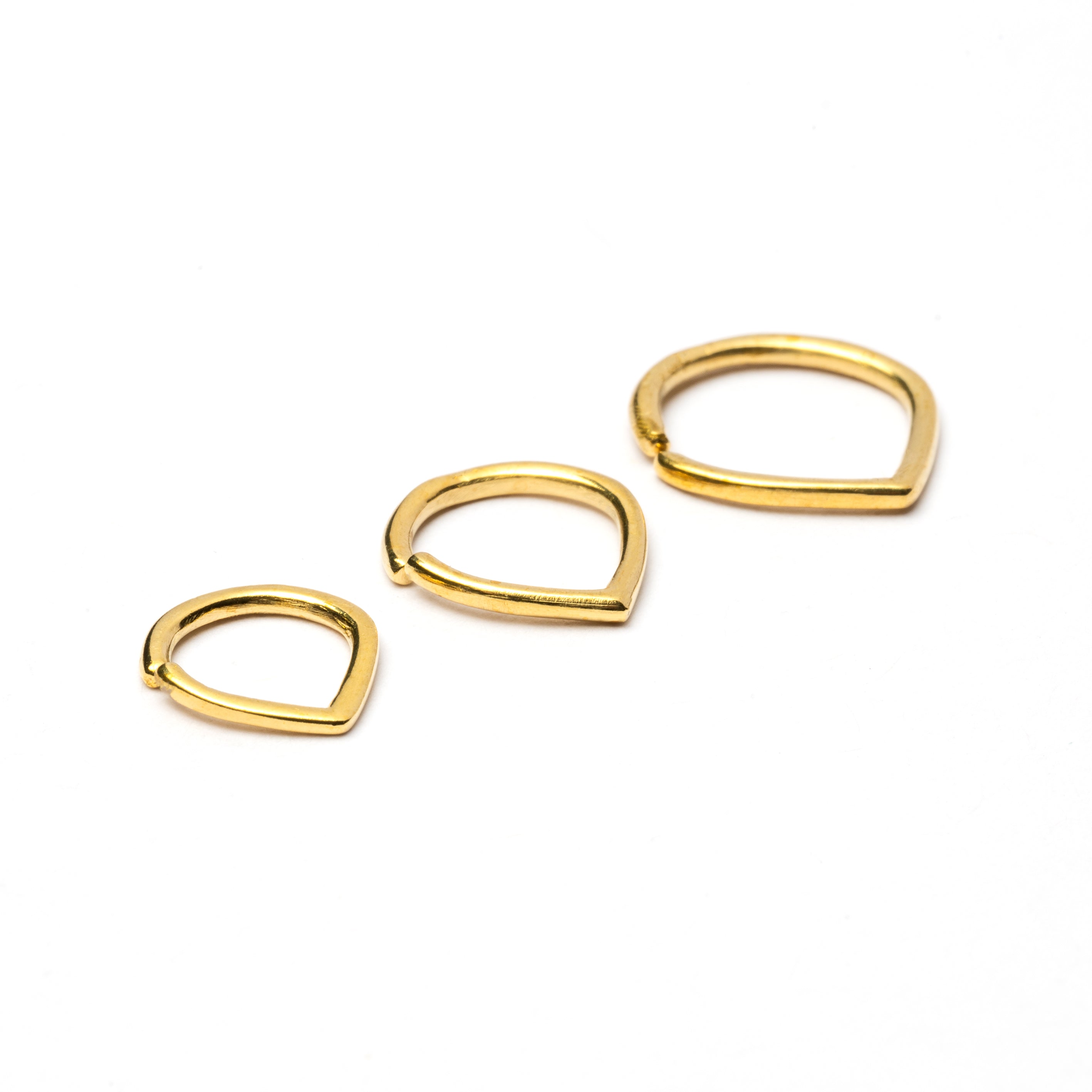 6mm, 8mm, 10mm Golden teardrop septum rings side view