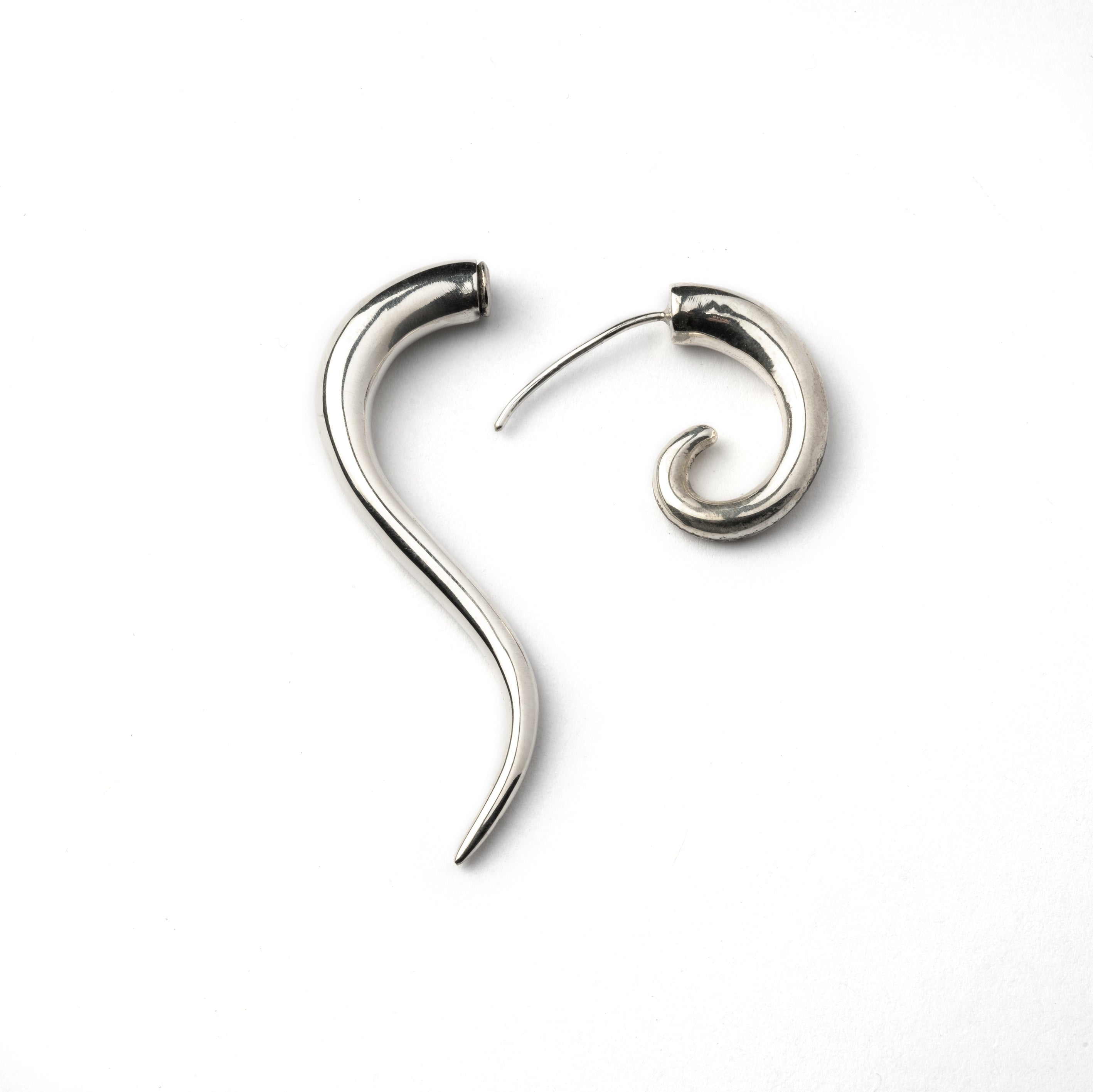 Haku Silver fake gauge earring closure view