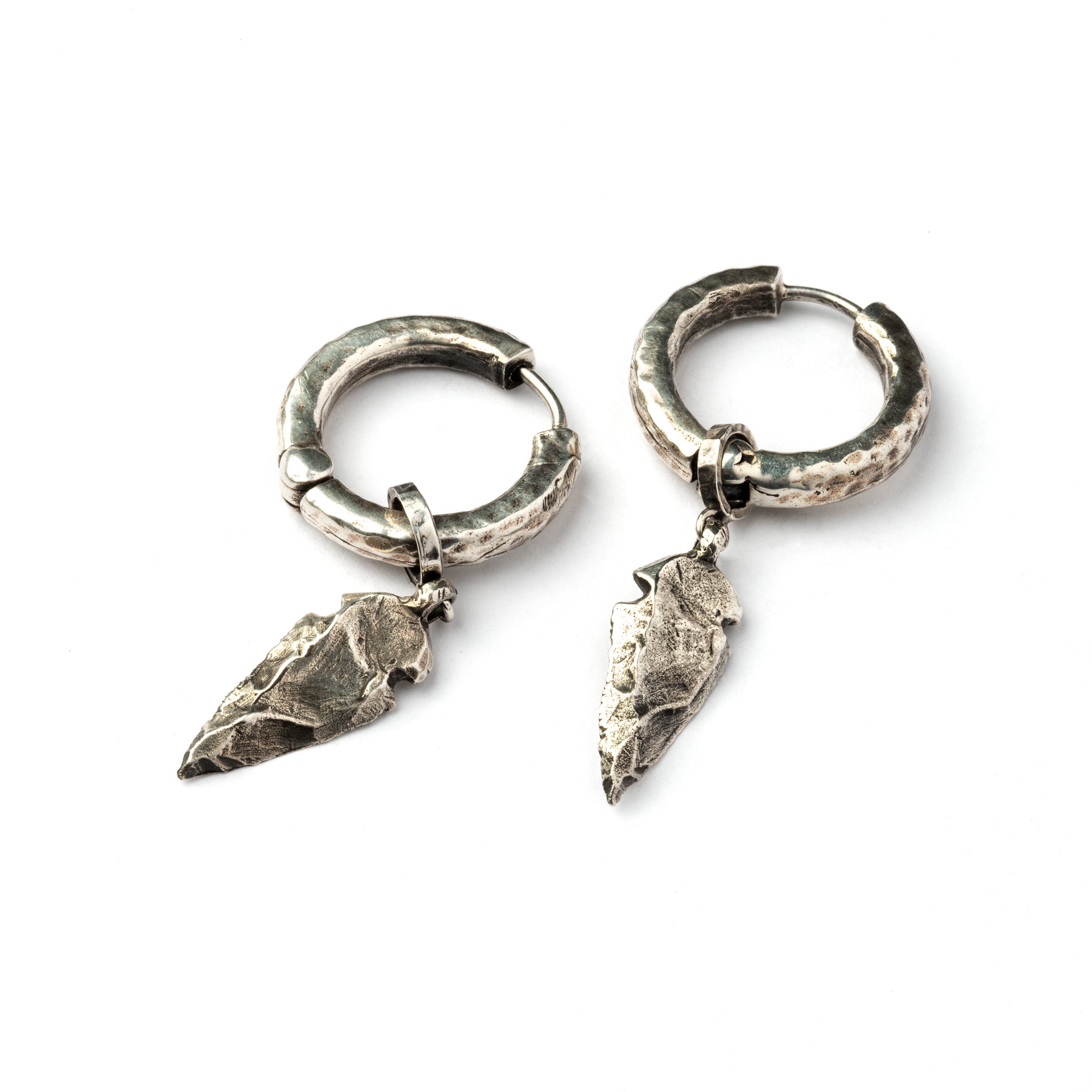 Hammered-Silver-Arrow-Pendant-Earrings_M_1