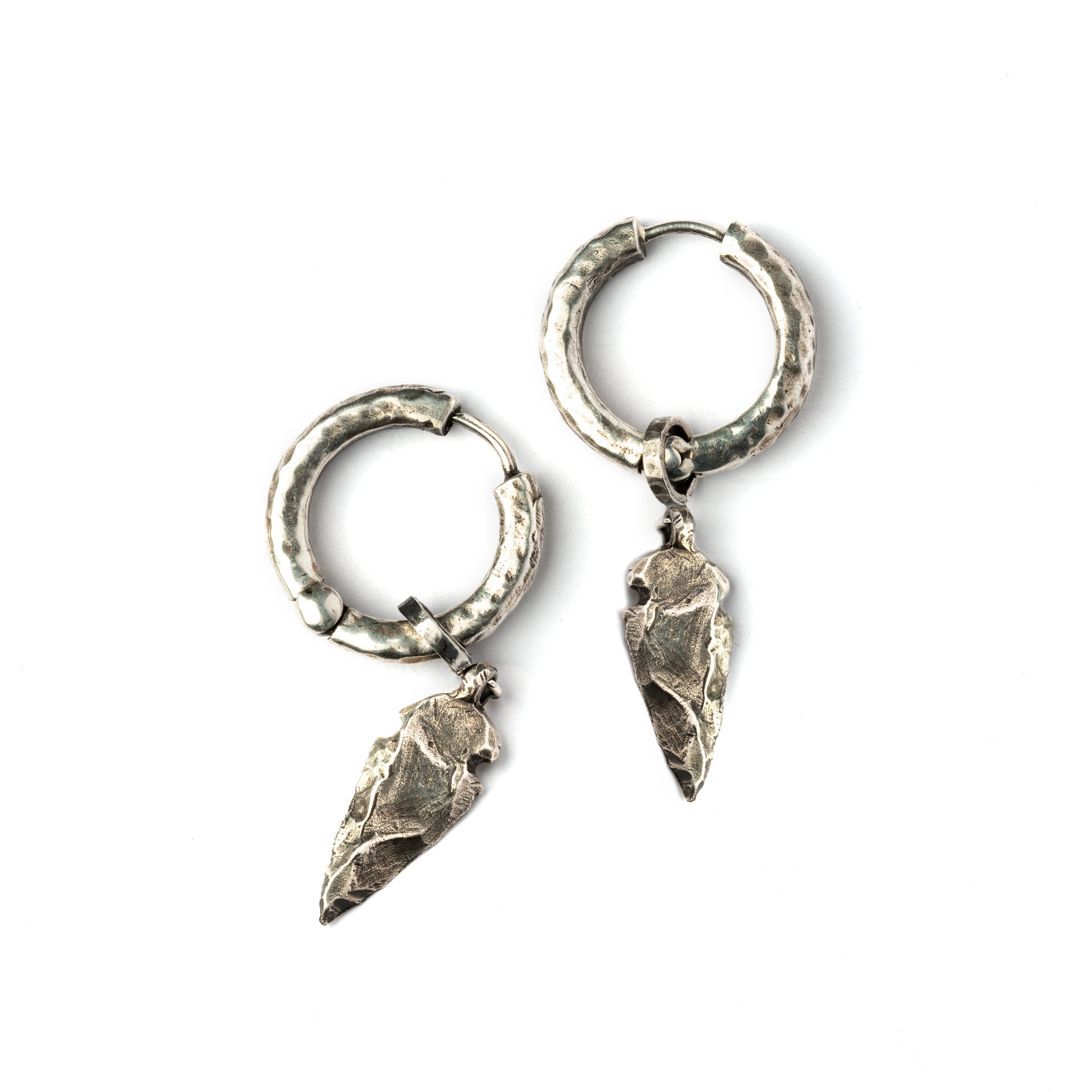 Hammered-Silver-Arrow-Pendant-Earrings_M_2