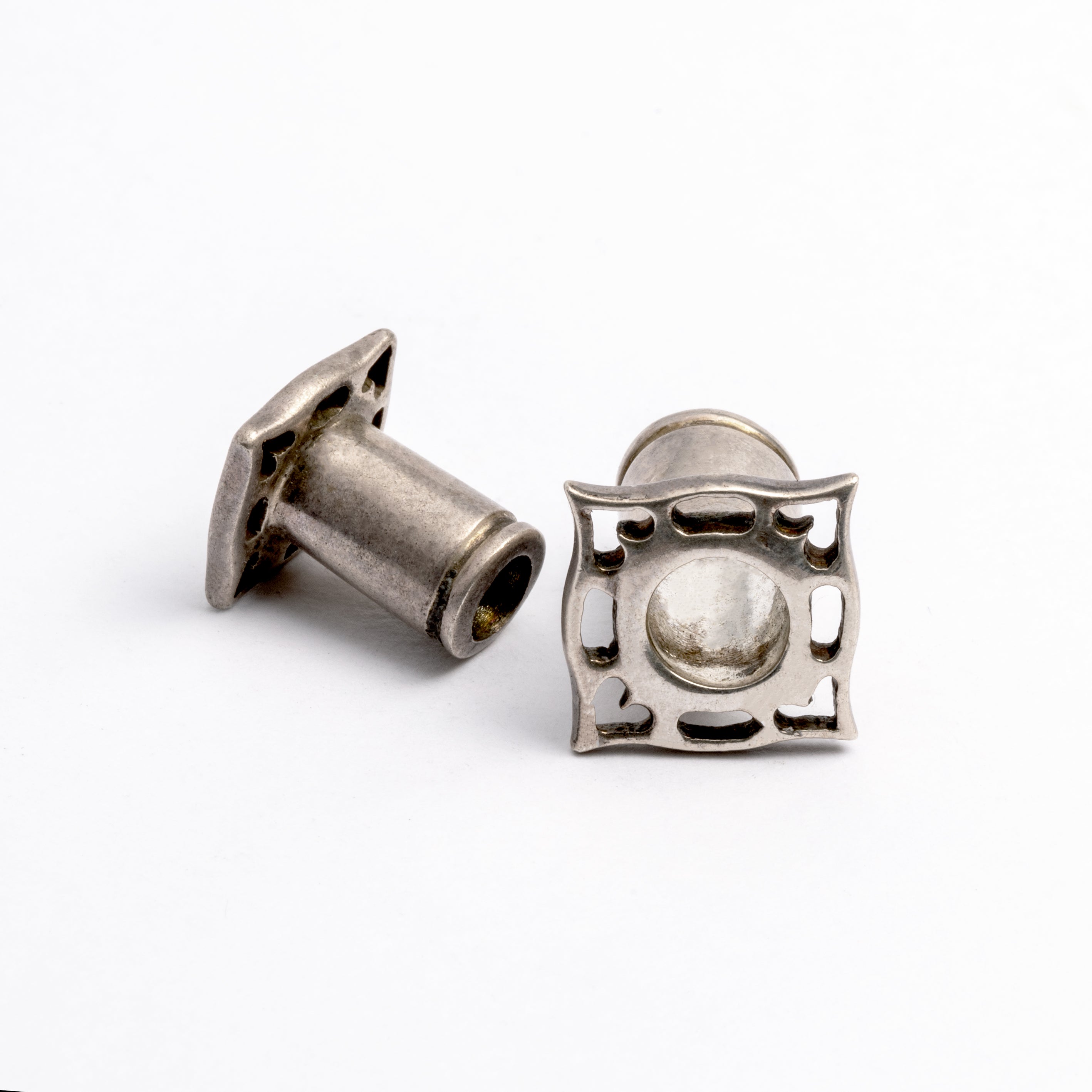 Hearts Silver Square Flesh Tunnel / Ear Gauges / Ear Stretchers / Plug Earrings / Plugs / Tunnels / Plug Tunnels / Ear Tunnels / Screw Plugs / Silver Plug Tunnels / Silver Gauges / Silver Plugs / Silver Tunnels