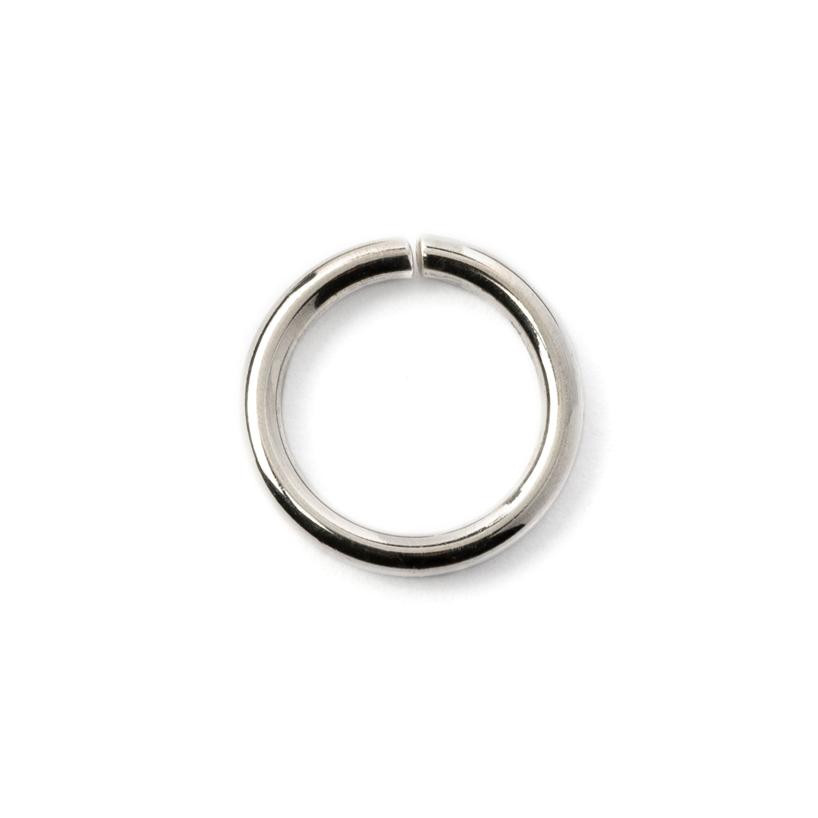 Plain silver seamless piercing ring frontal view