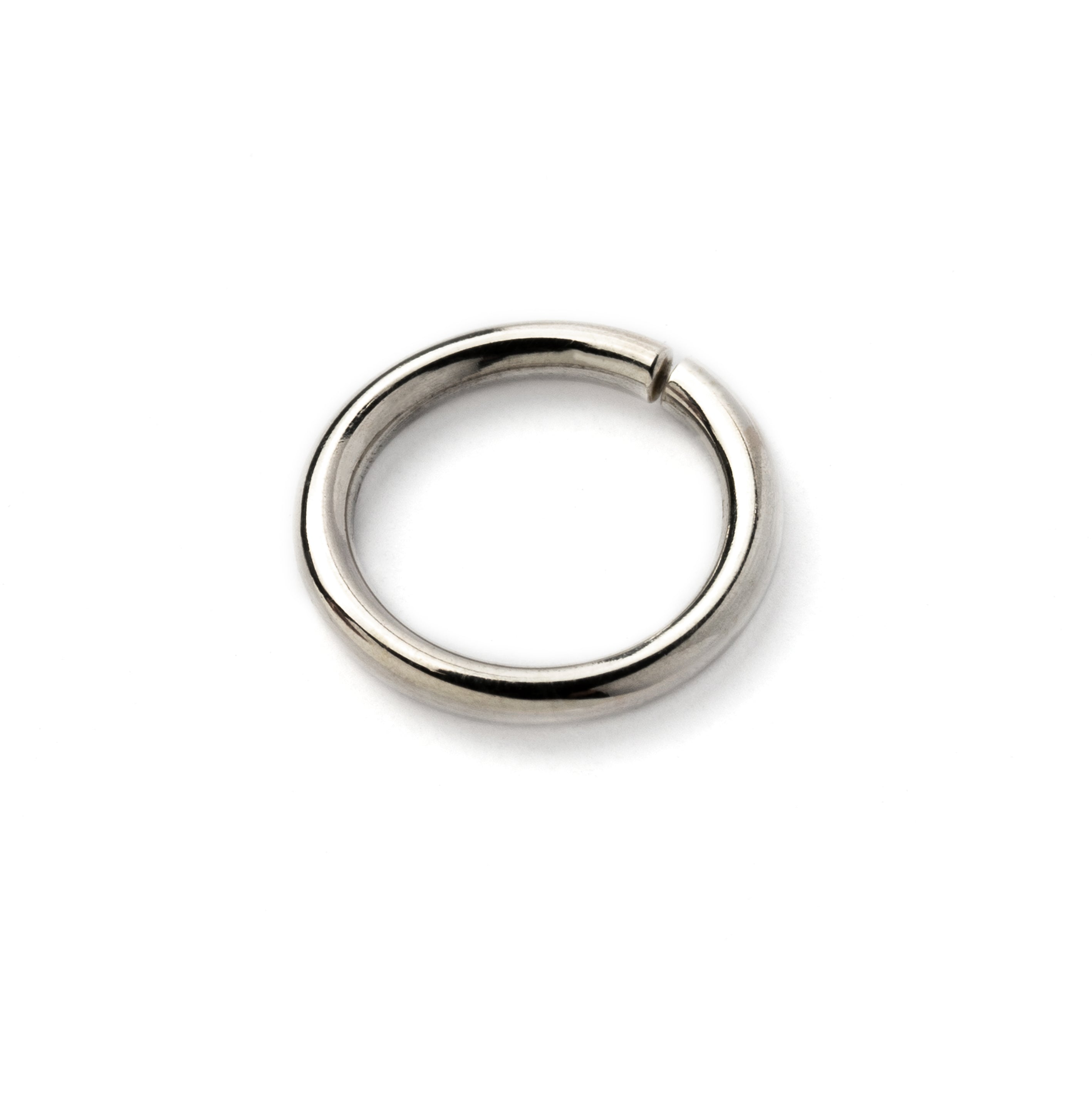 Plain silver seamless piercing ring side view