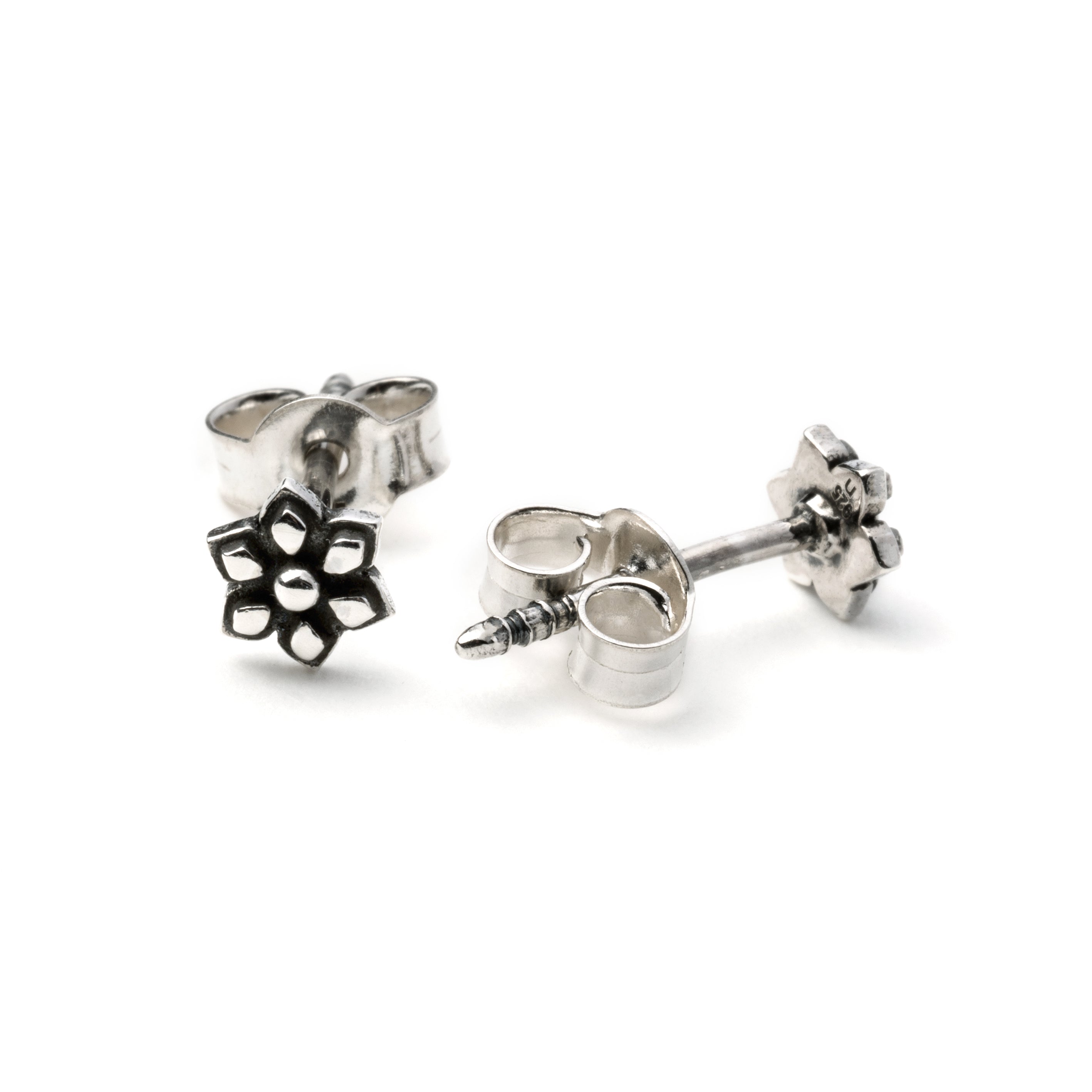 Silver-Flower-Stud-Earring_1