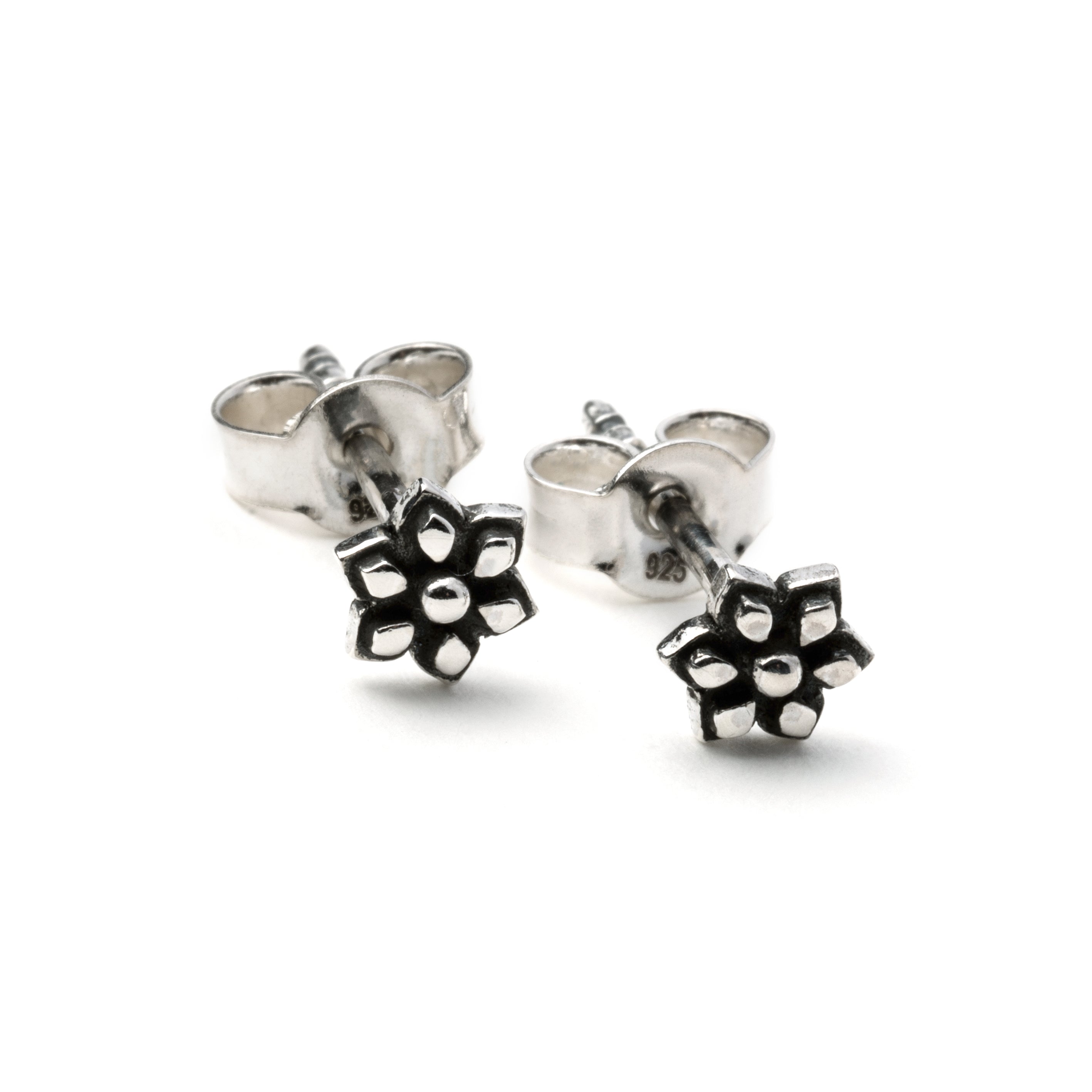 Silver-Flower-Stud-Earring_2