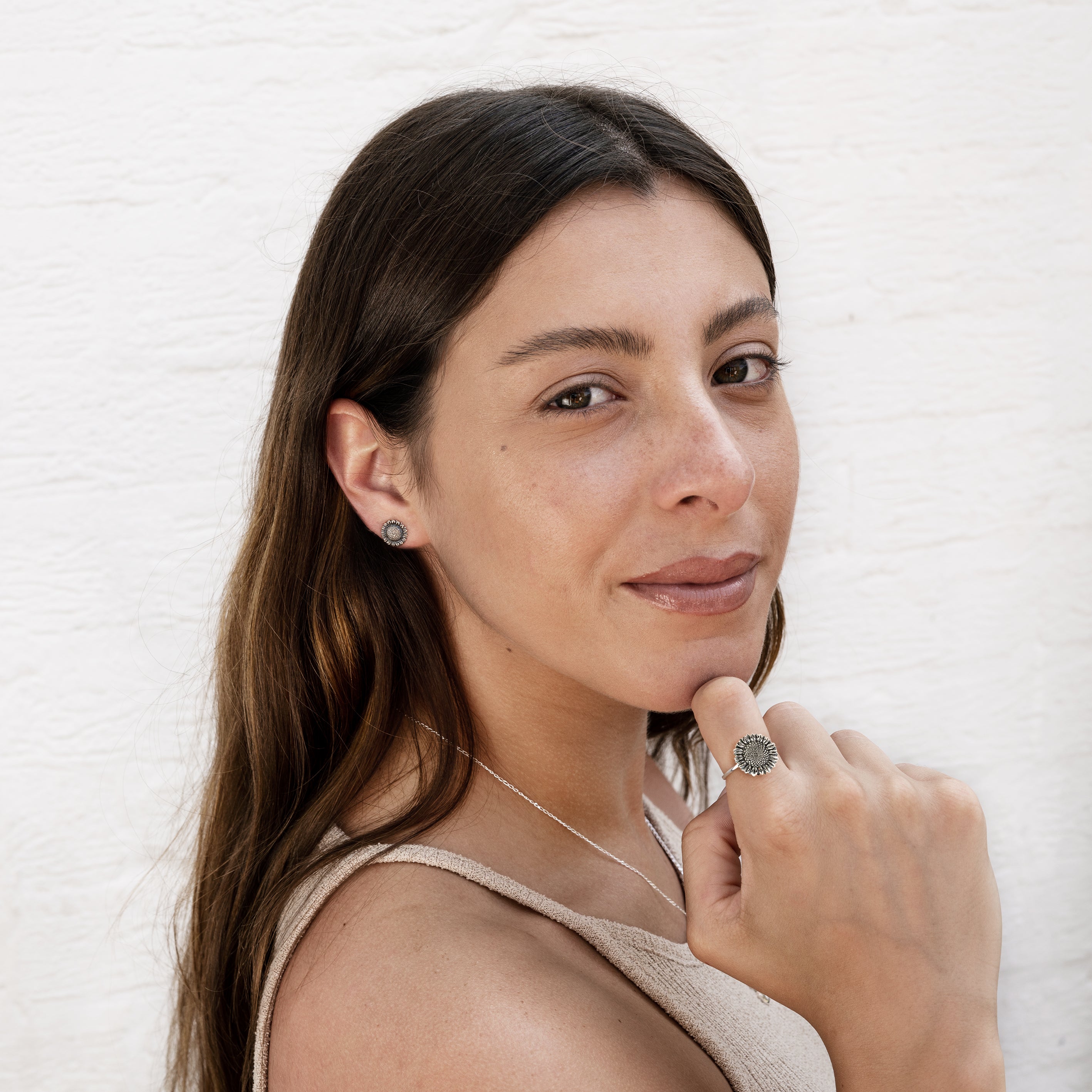 Silver-sunflower-studs-and-necklace