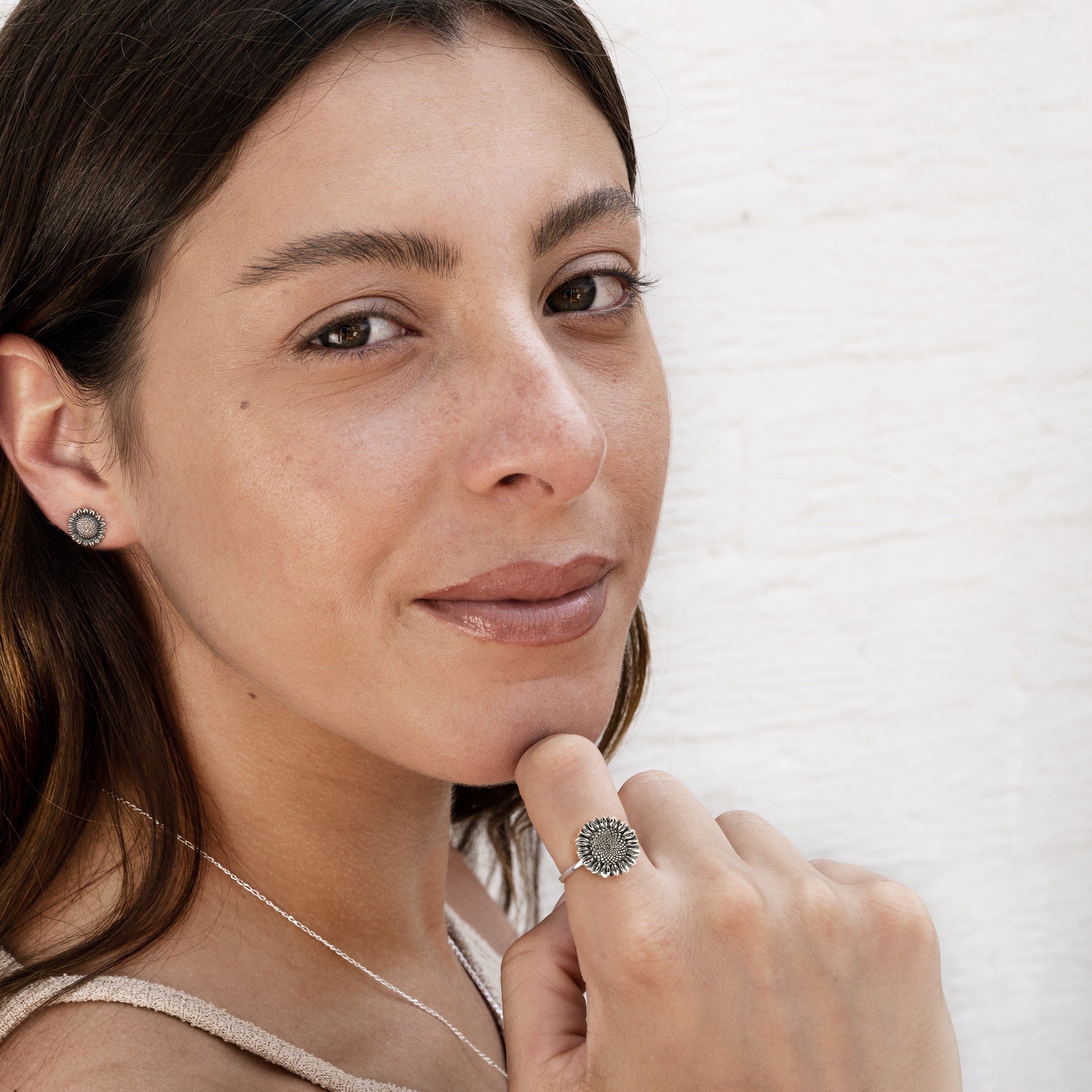 Silver-sunflower-studs-and-necklace