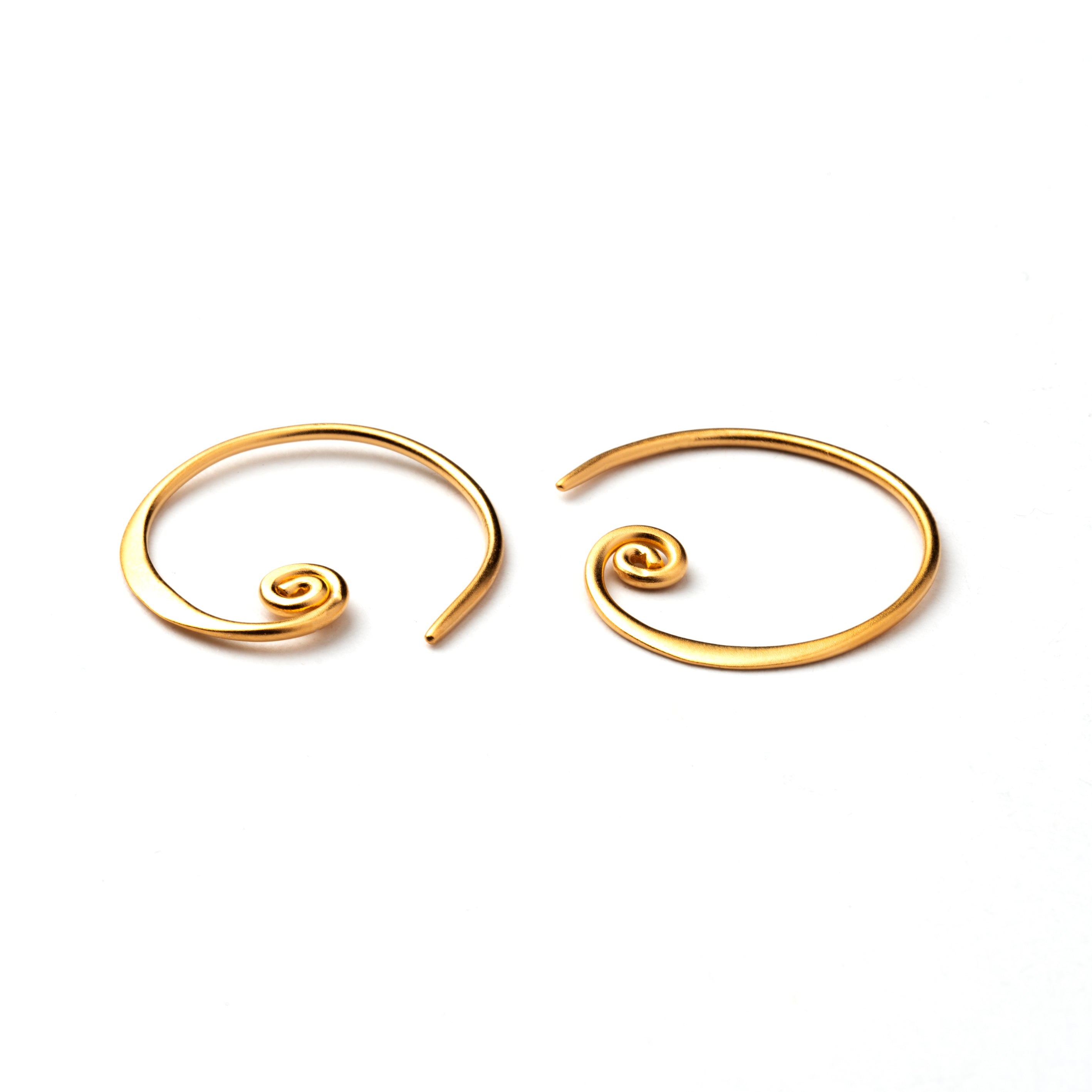 Spiral-wire-earrings-in-gold_4
