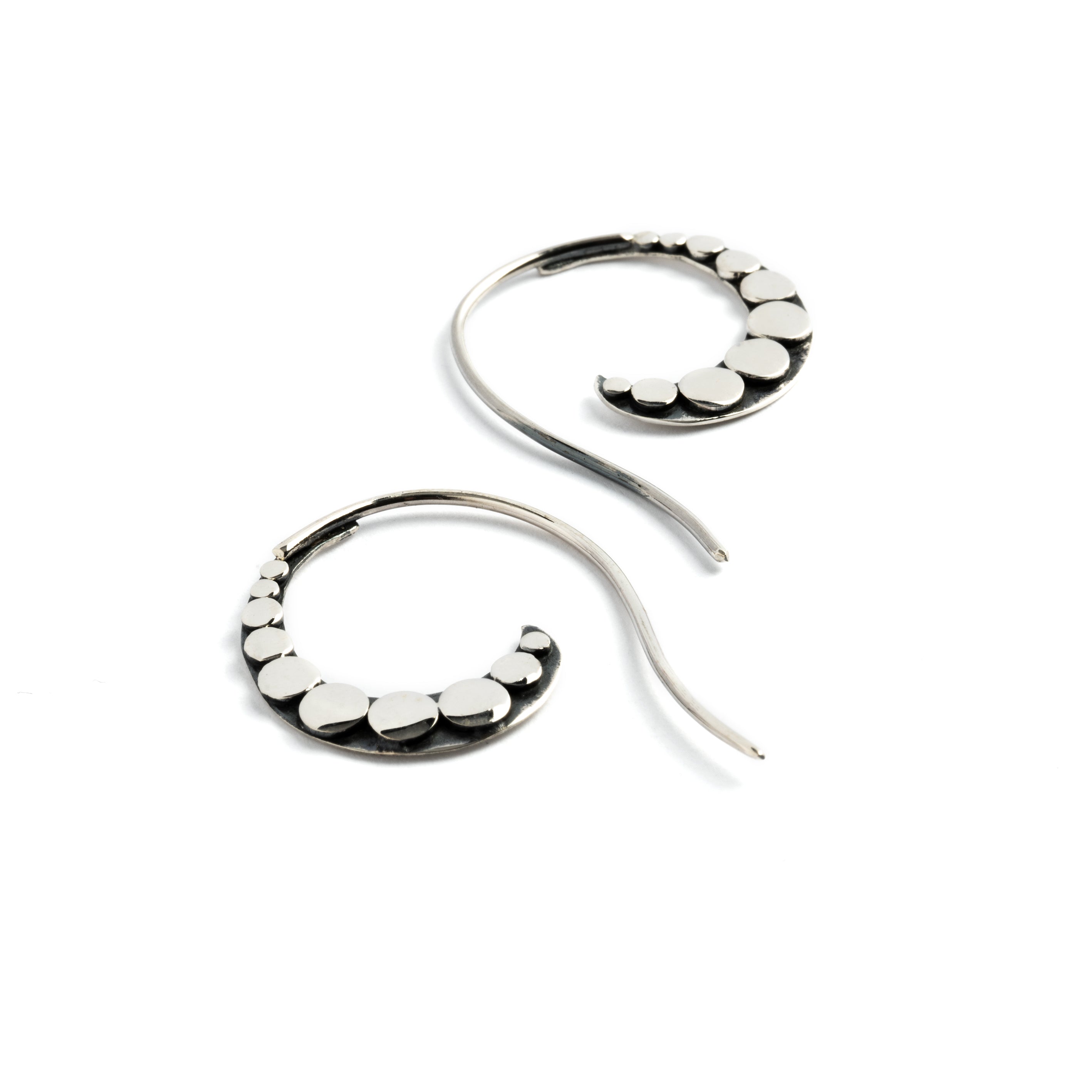 Spiral wire earrings with circles