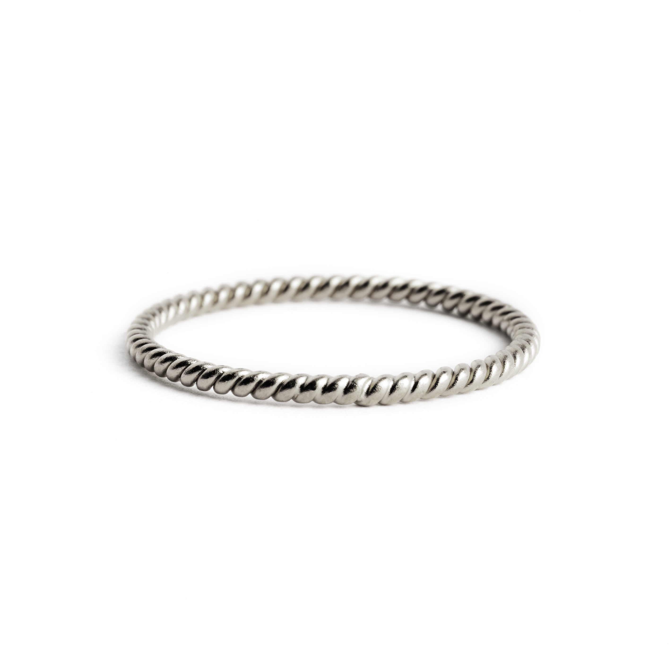 Bague empilable en fil torsadé en argent sterling