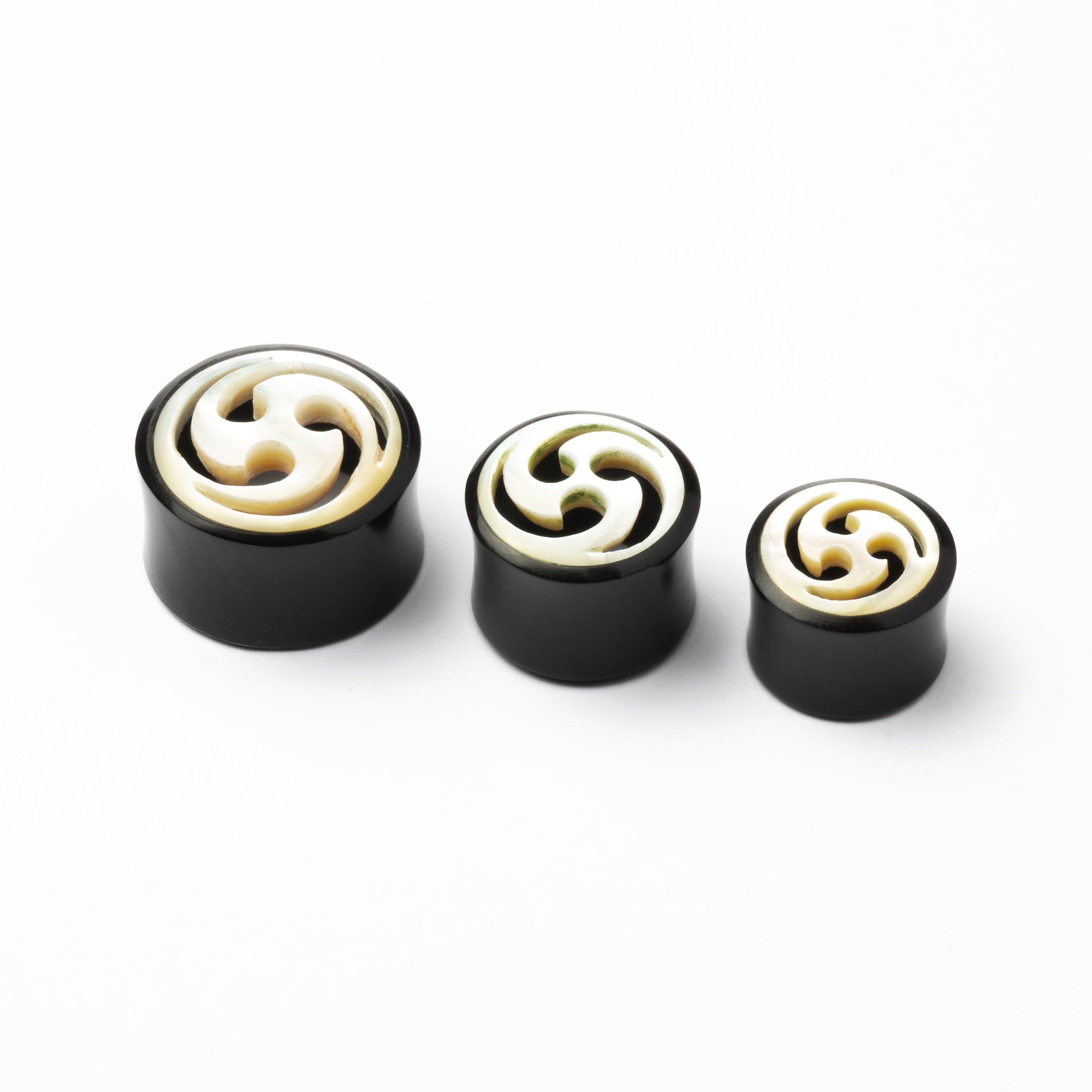 Tomoe Horn And Mother Of Pearl Flesh Tunnel