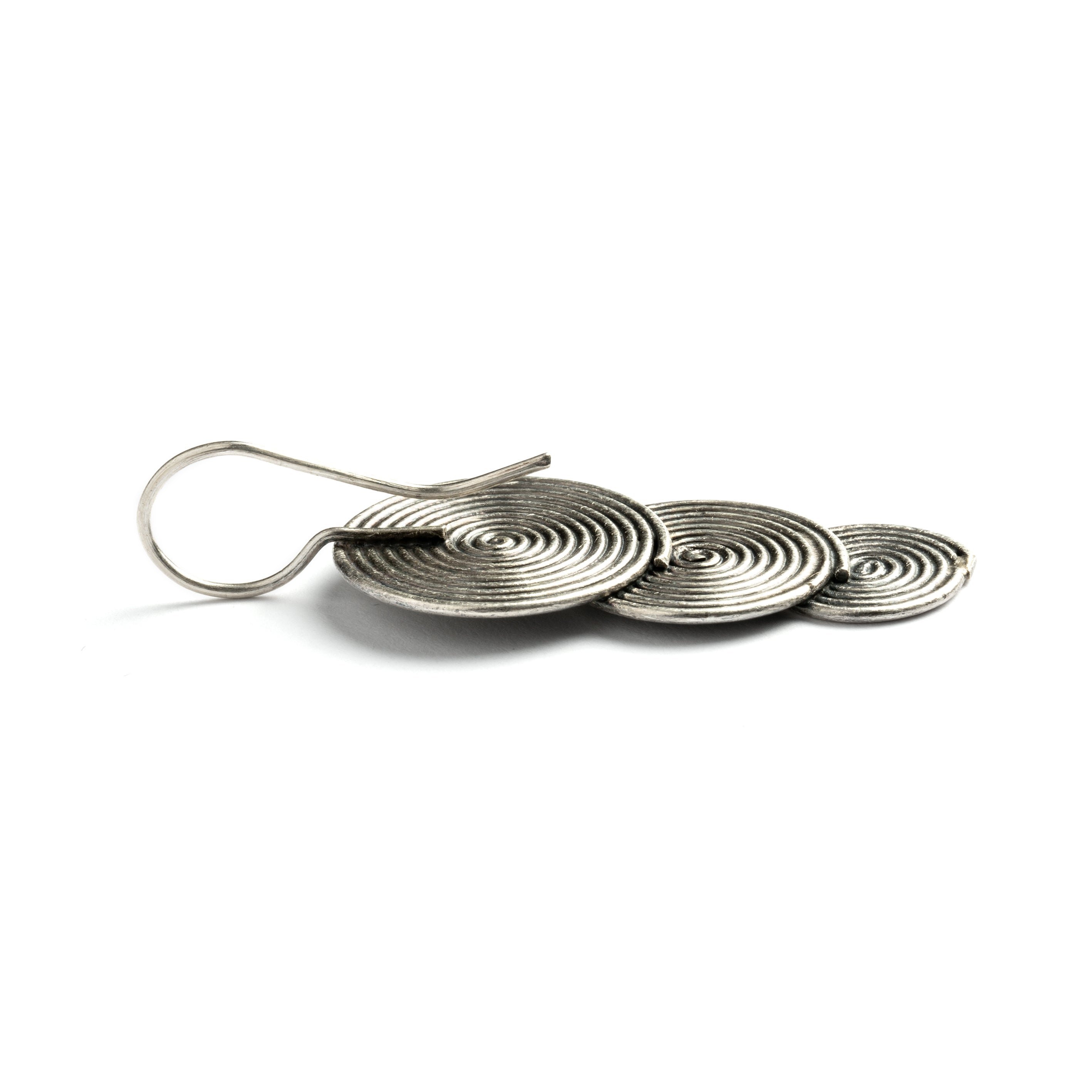 Boucles D'oreilles Tribales En Argent Avec Trois Médaillons En Argent Gravés