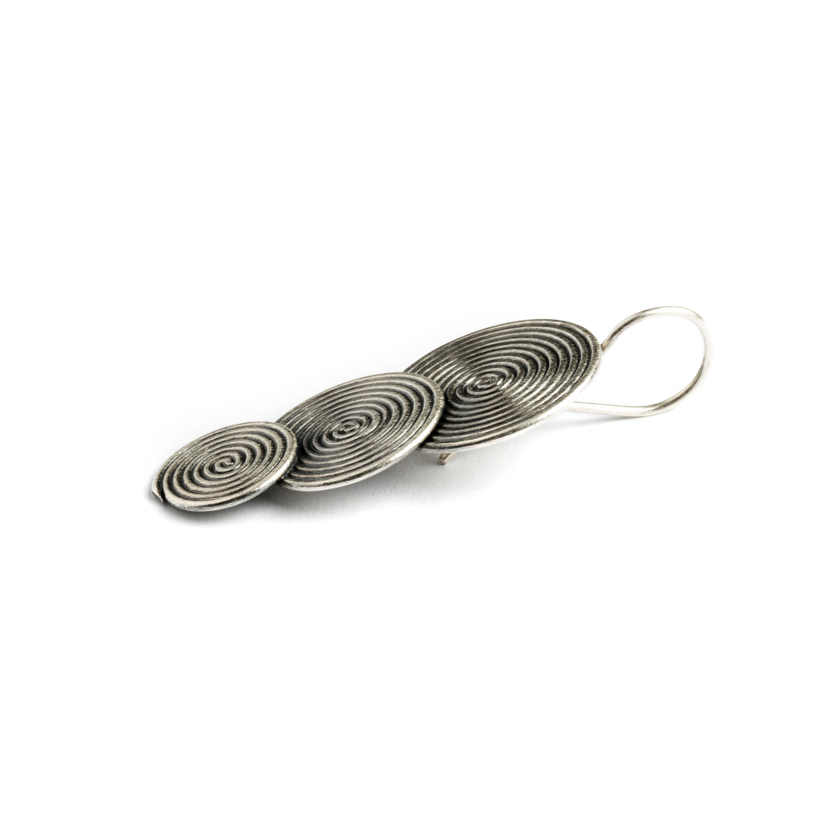 Boucles D'oreilles Tribales En Argent Avec Trois Médaillons En Argent Gravés