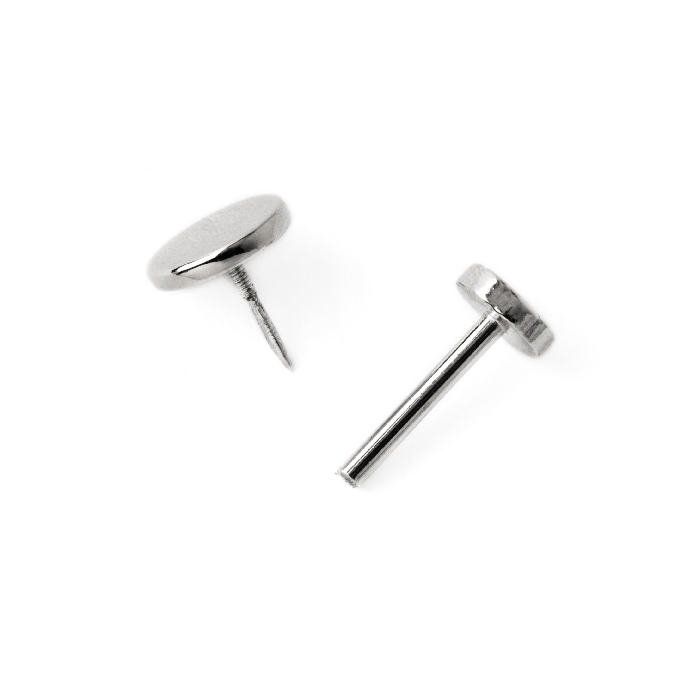 14k white Gold internally threaded disc flat back labret screw back view