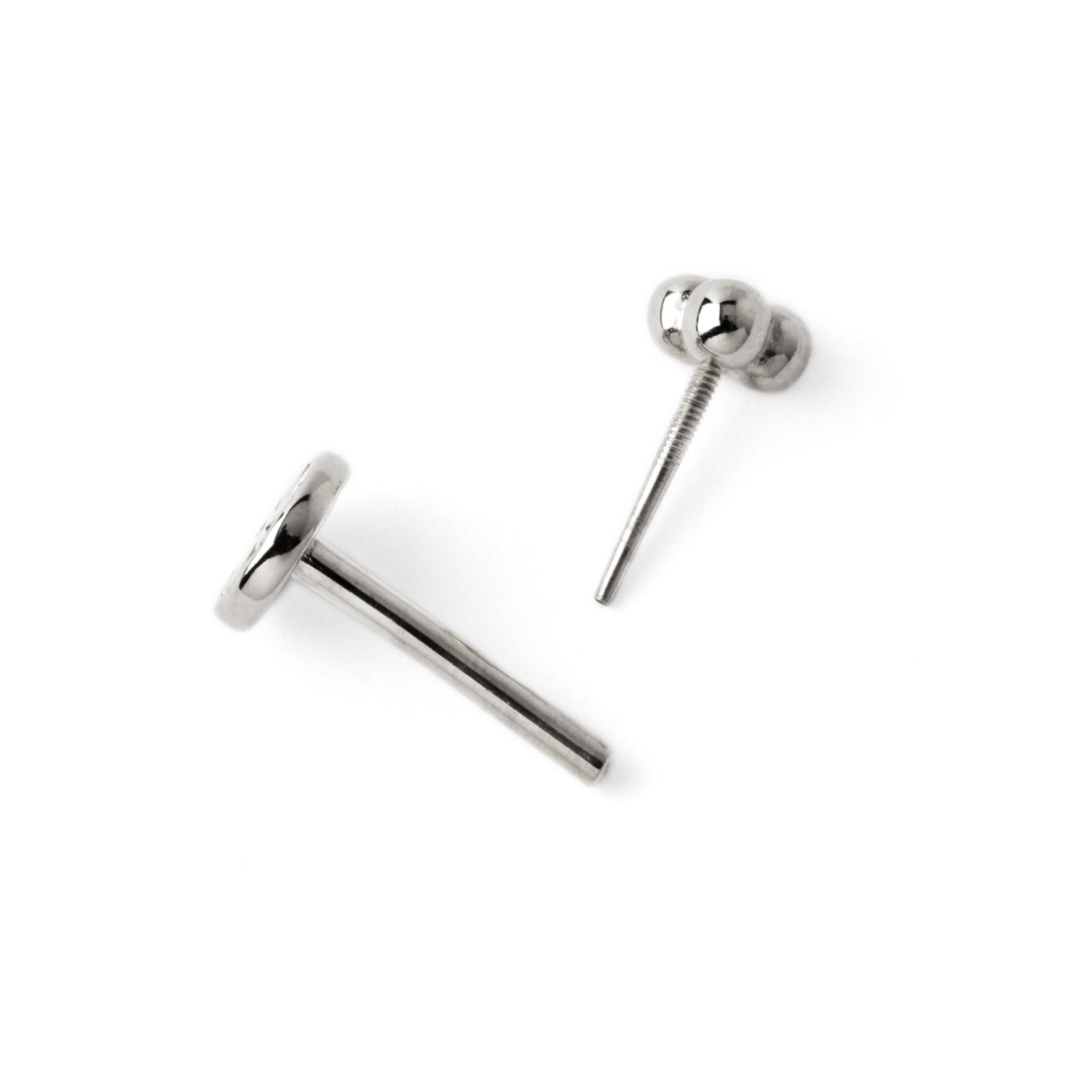 14k white Gold internally threaded Trinity Pyramid flat back labret screw back closure view