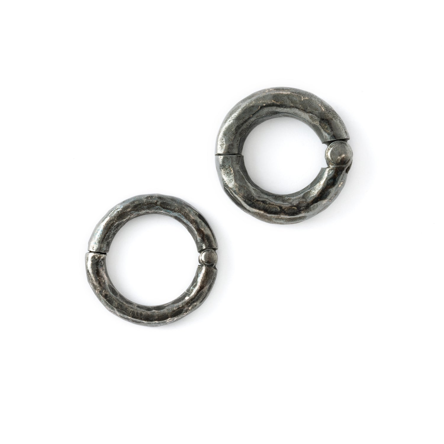 3mm & 4mm black silver hammered clicker hoops frontal view
