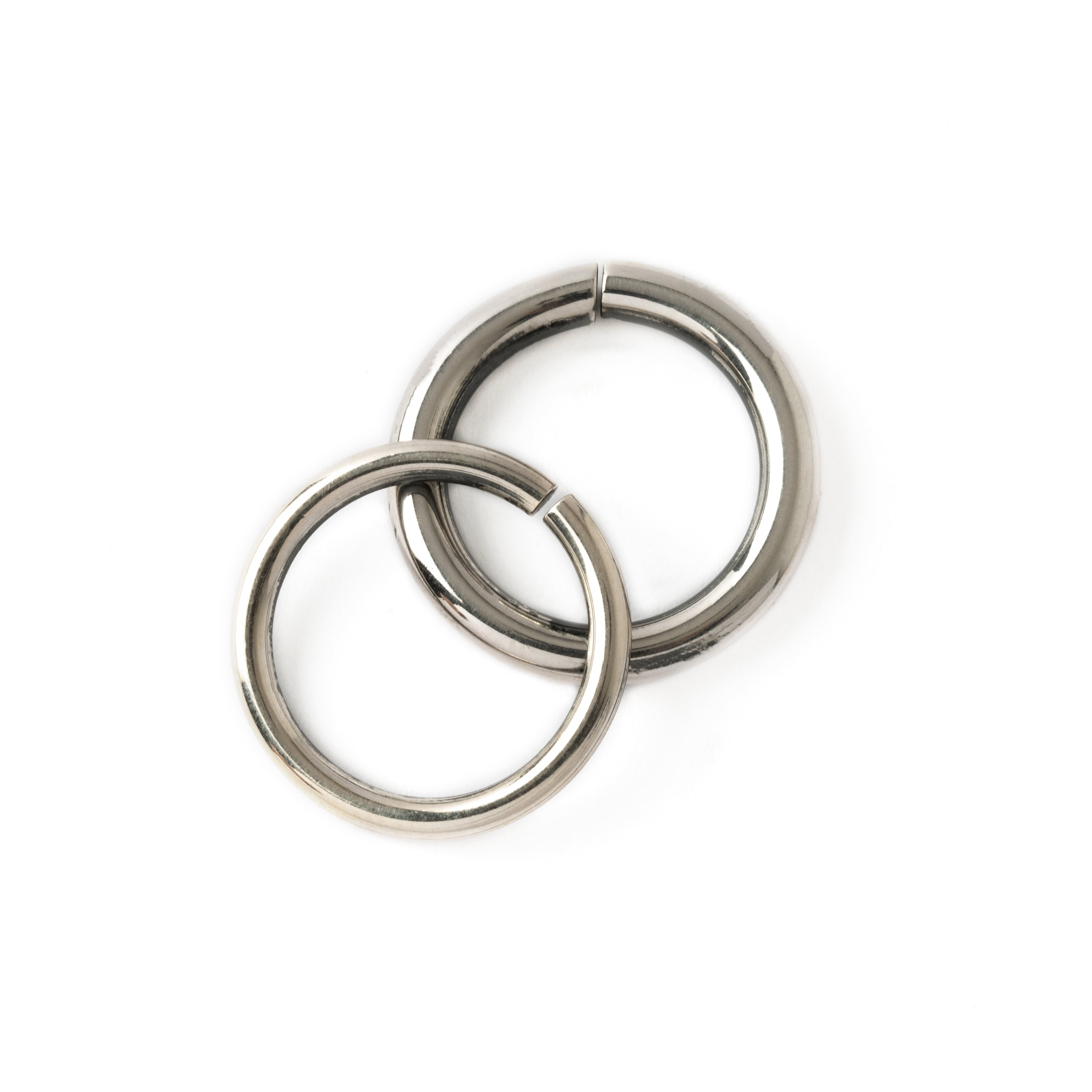 Seamless silver hoop deals earrings