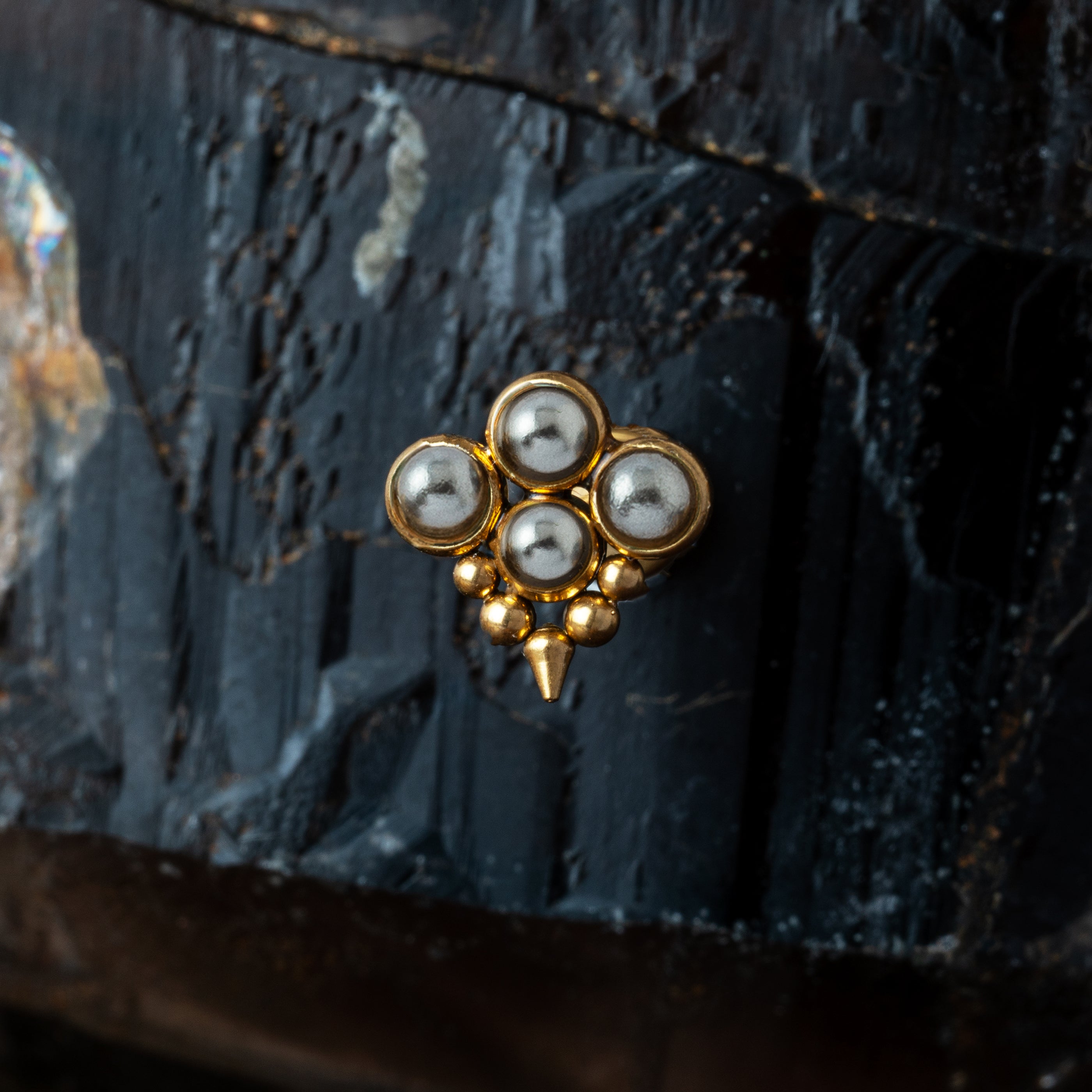 1.2mm (16g) Brenna Golden Labret with Pearls frontal view