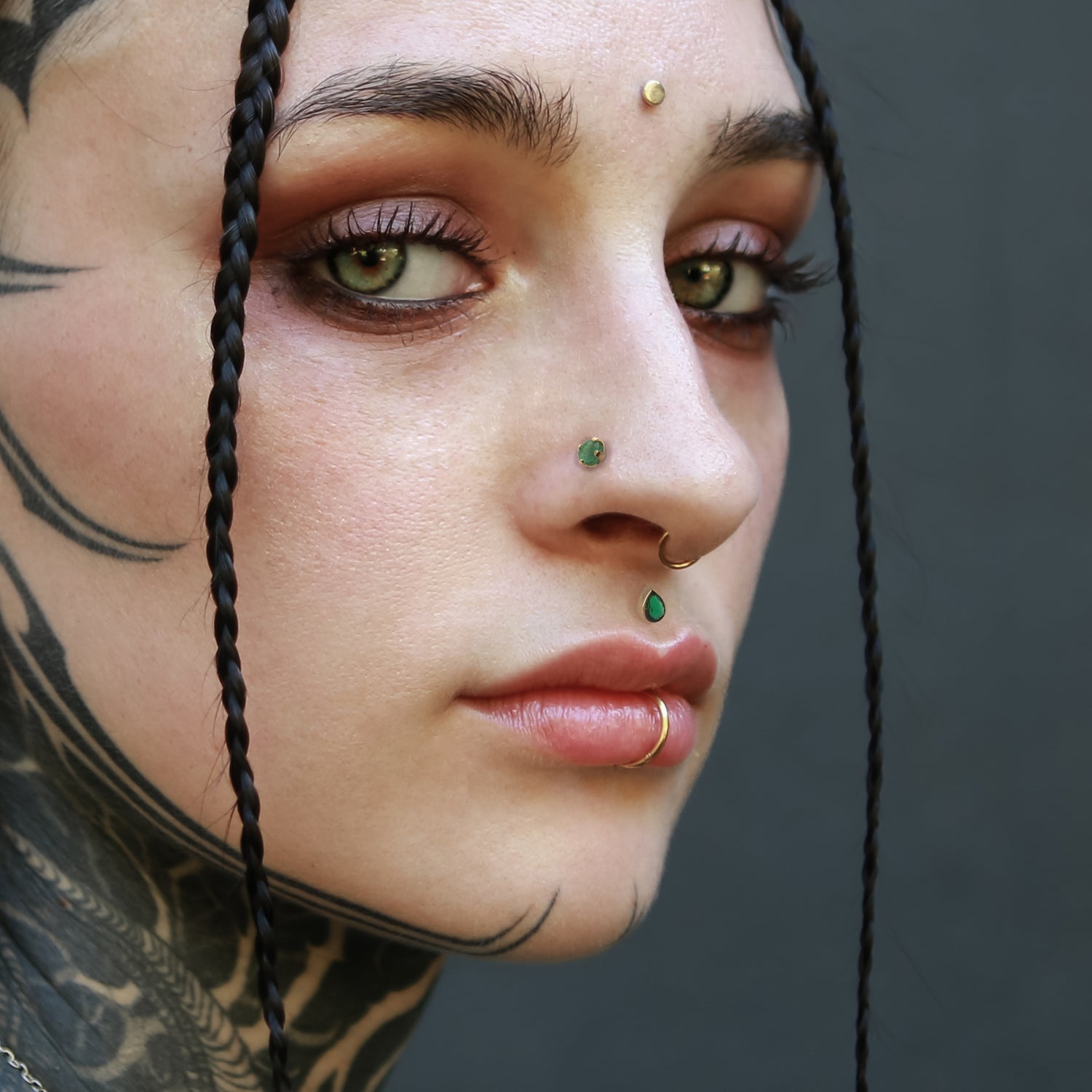 14k Gold Green CZ Teardrop Labret