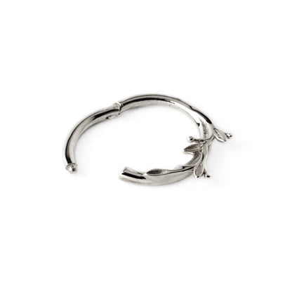 14k White Gold Twig Septum Clicker open mode view