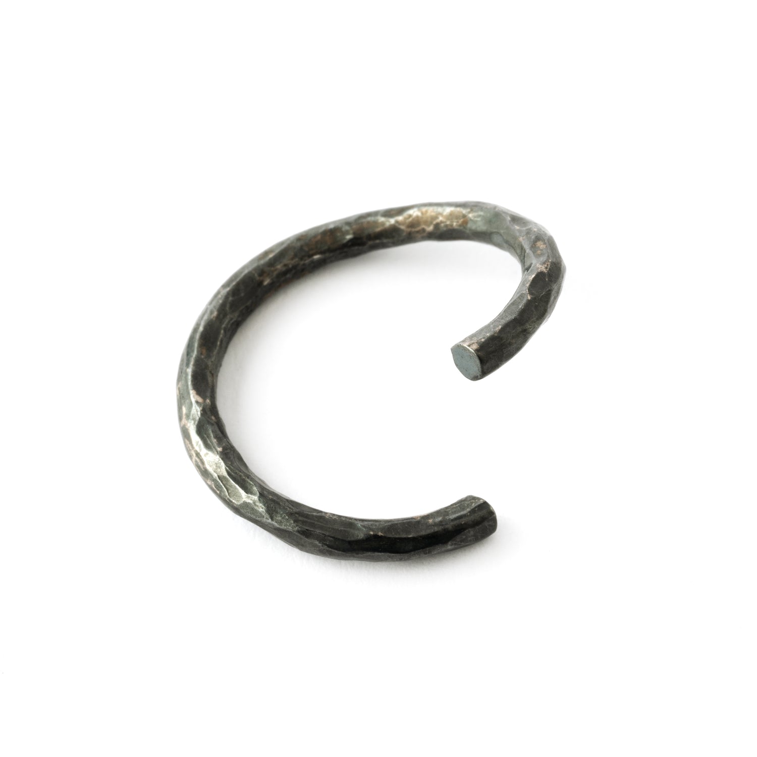 Hammered Black Silver Piercing Ring