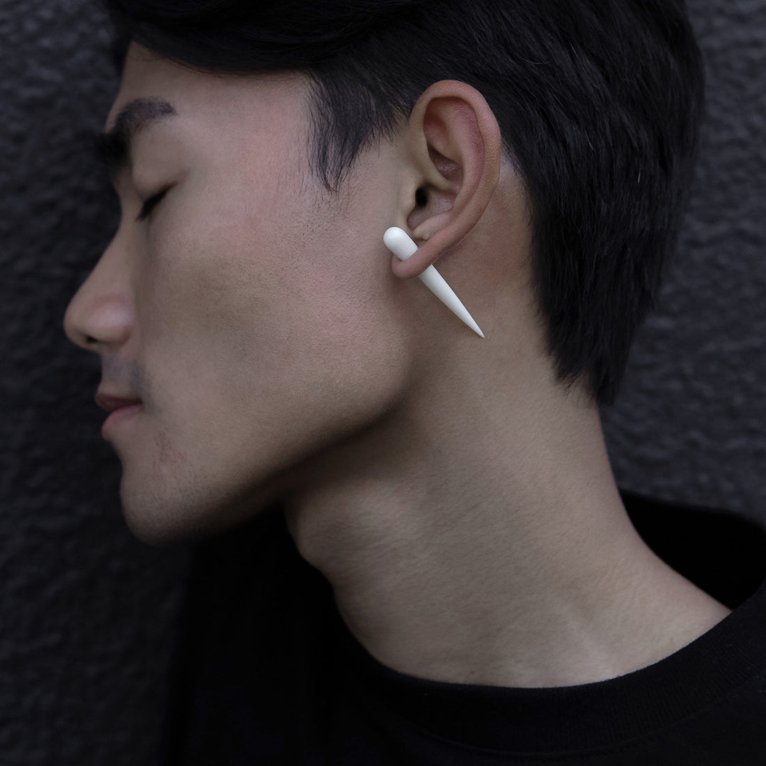white stretcher.jpg__PID:927581cf-5882-4601-99a3-d8ddb4307e97
