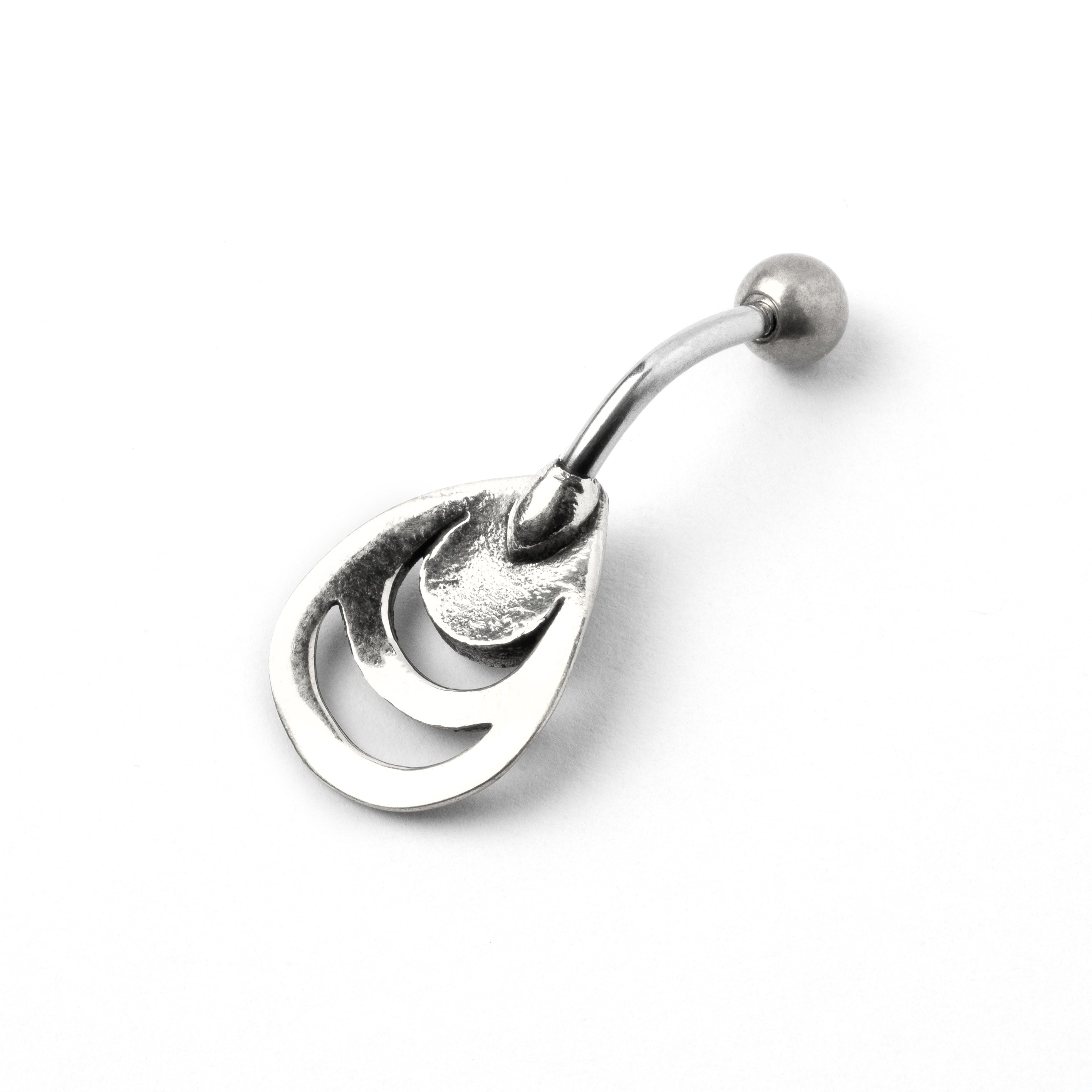 silver teardrop outlines belly bar with centred Abalone back side view