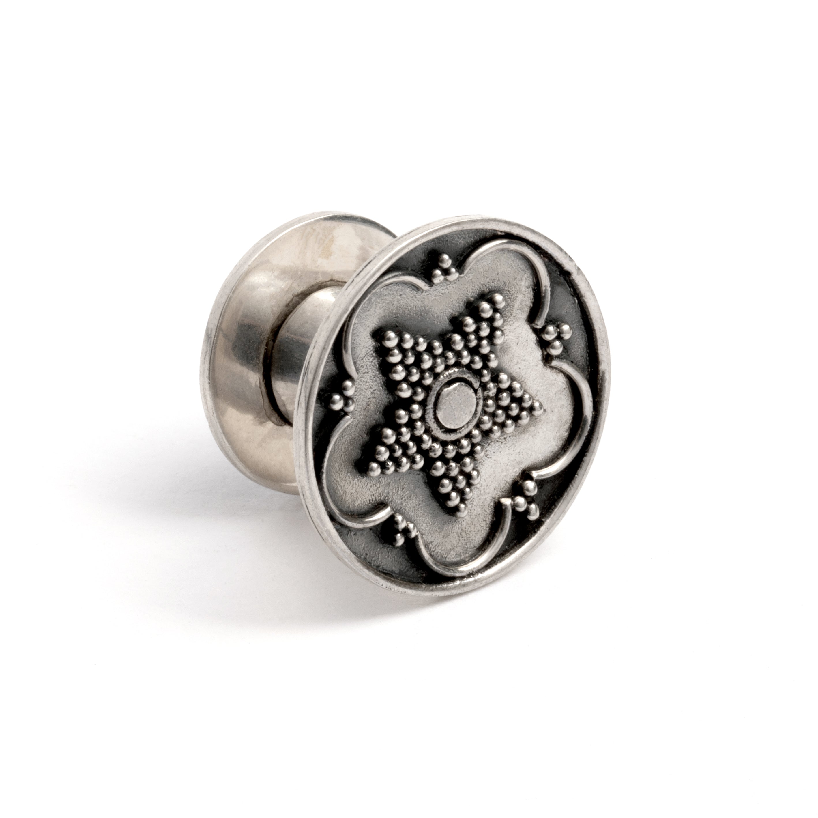 single Antique Silver Plug Tunnel with star ornament and a screw on closure